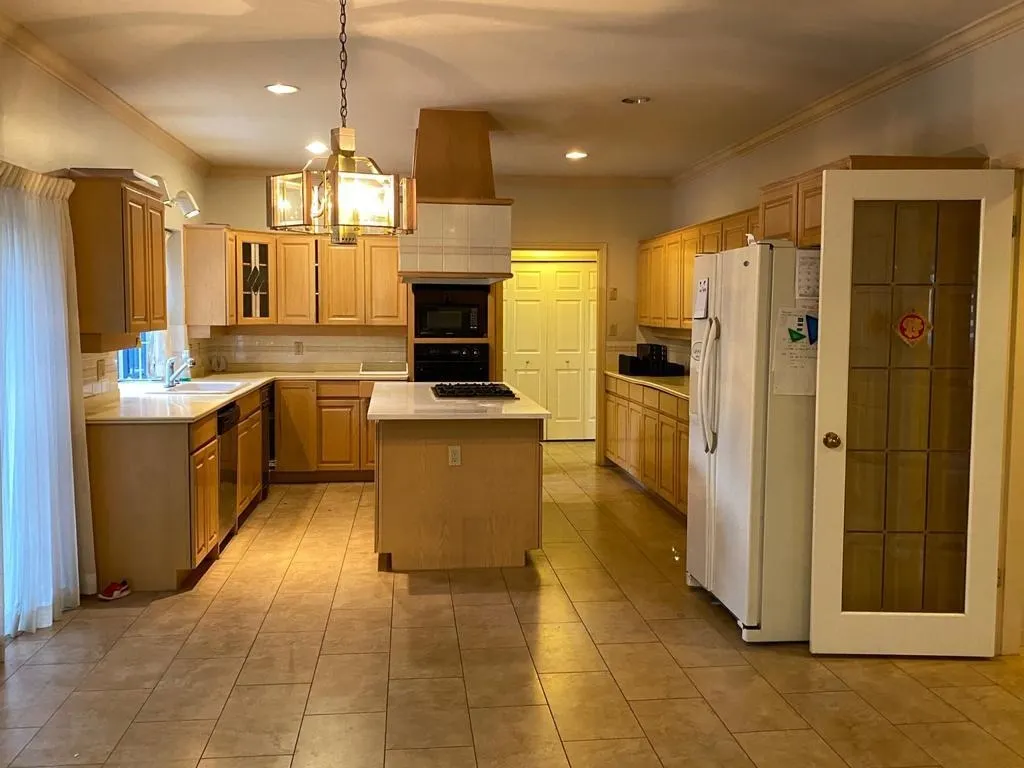 2450 W 34th Avenue