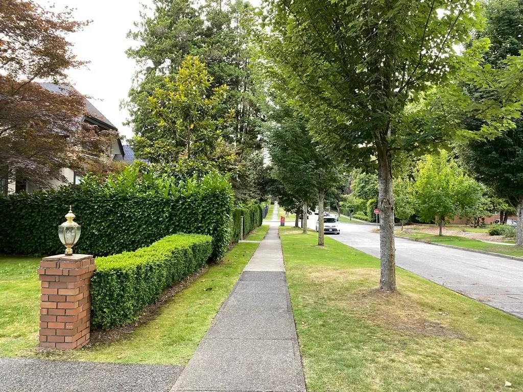 2450 W 34th Avenue
