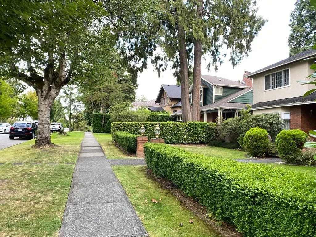 2450 W 34th Avenue