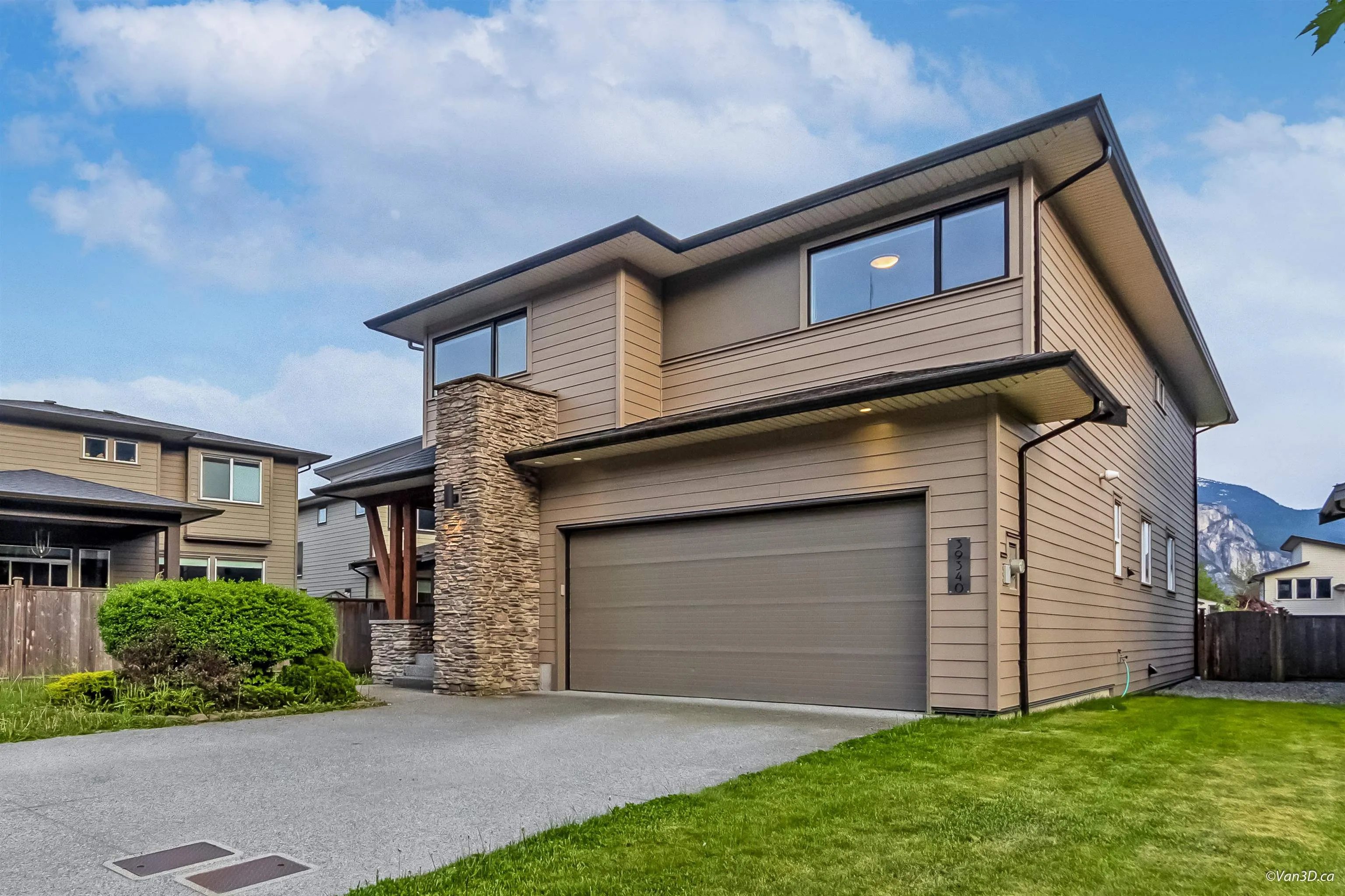 39340 Falcon Crescent