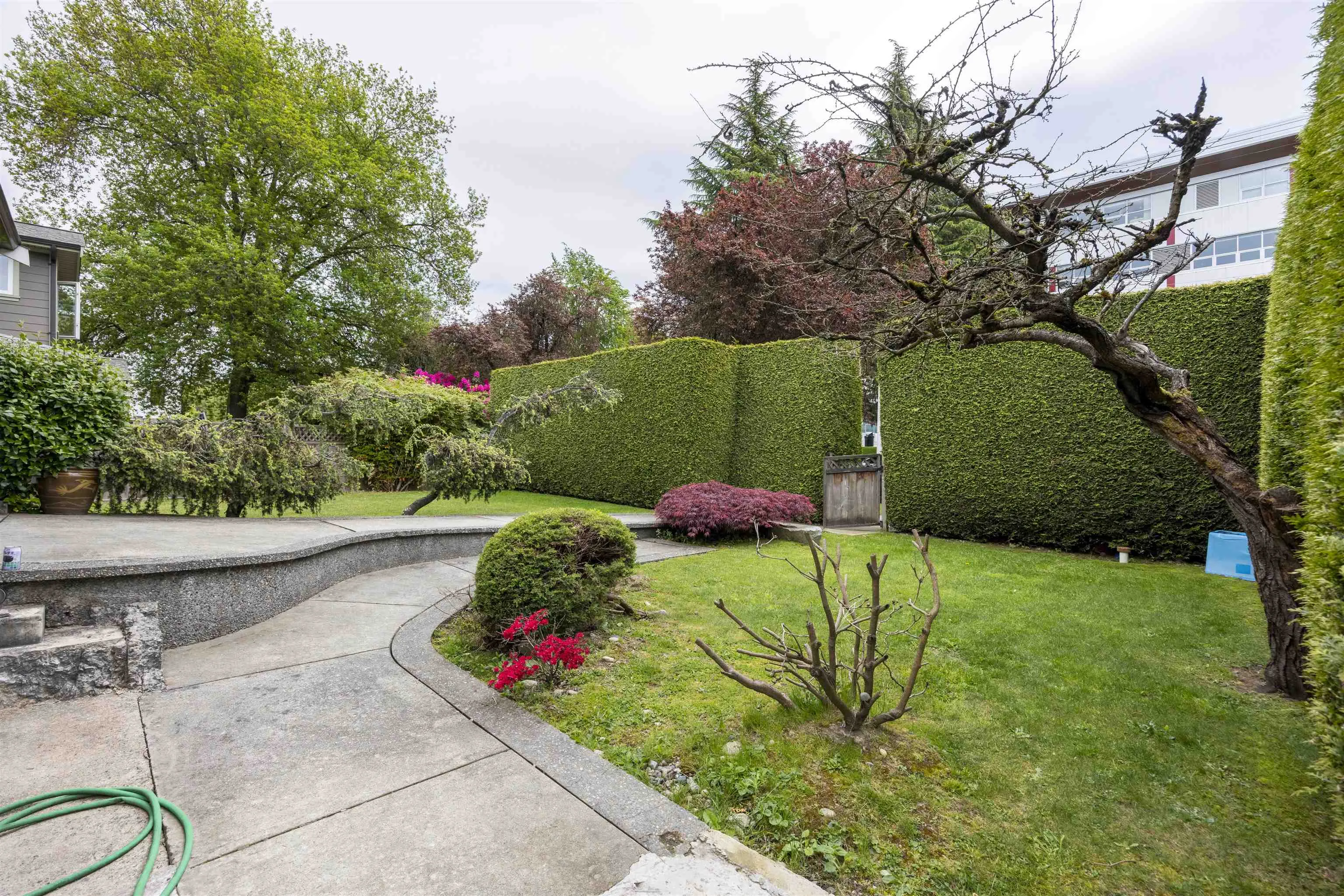 915 W 33rd Avenue