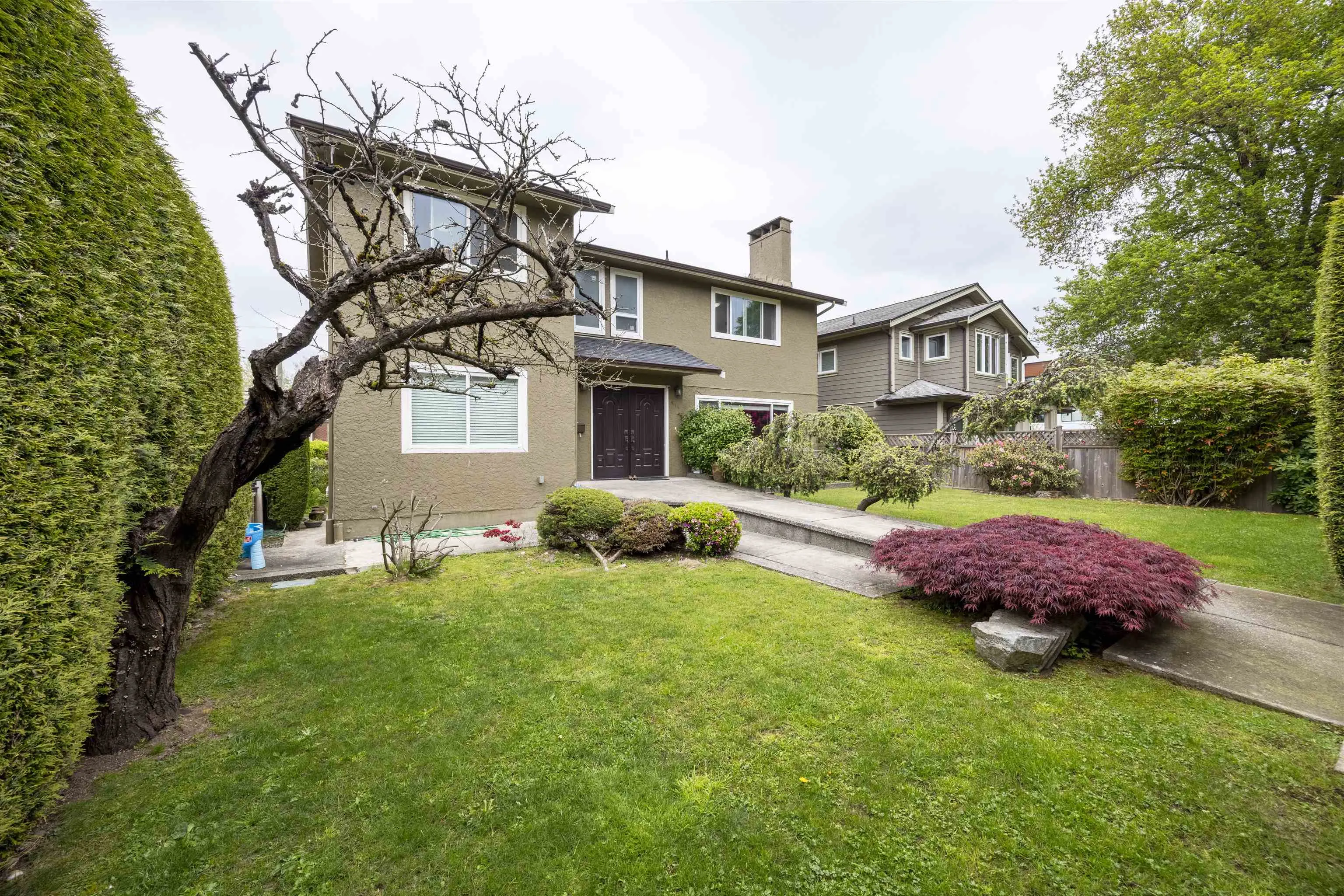 915 W 33rd Avenue
