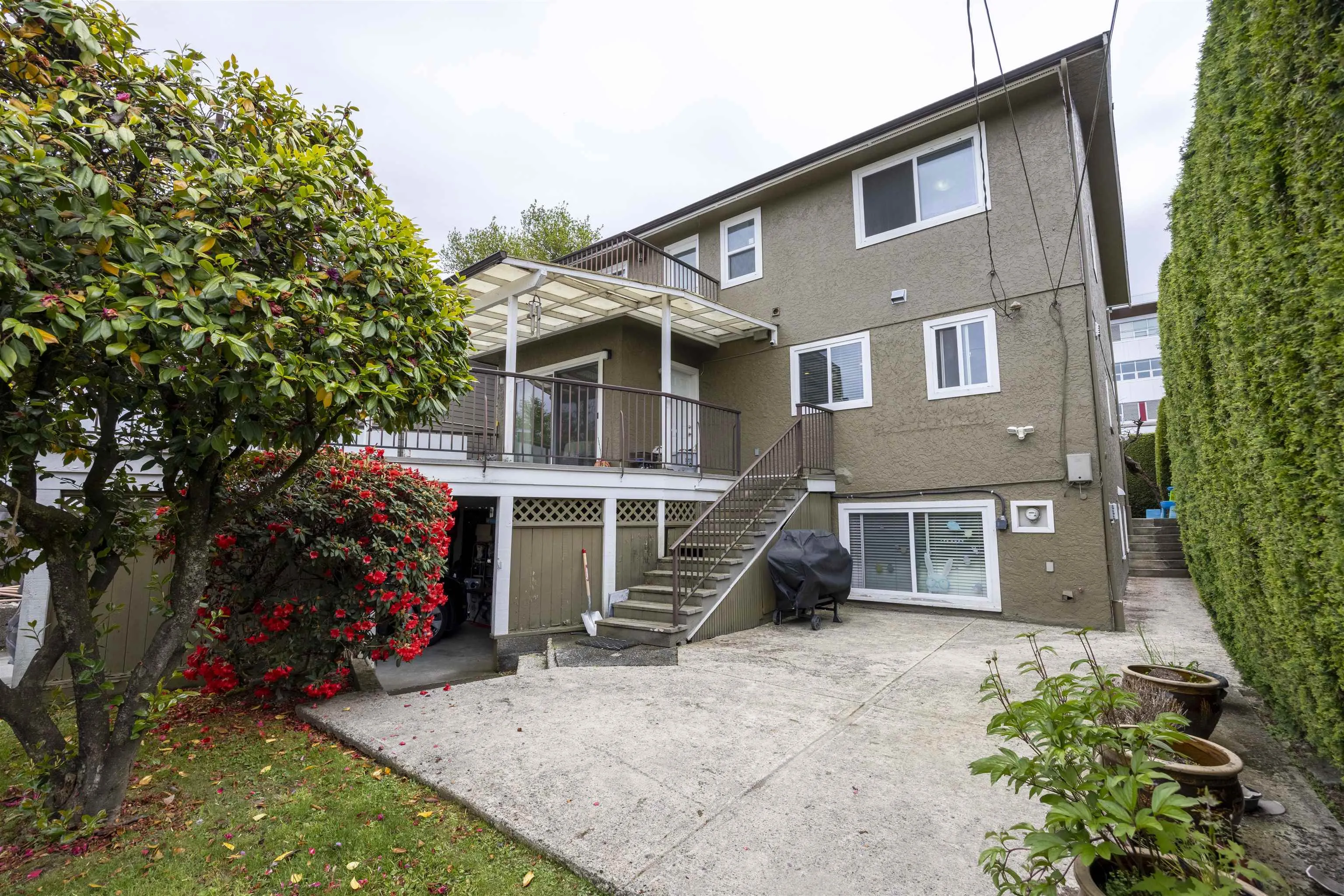 915 W 33rd Avenue