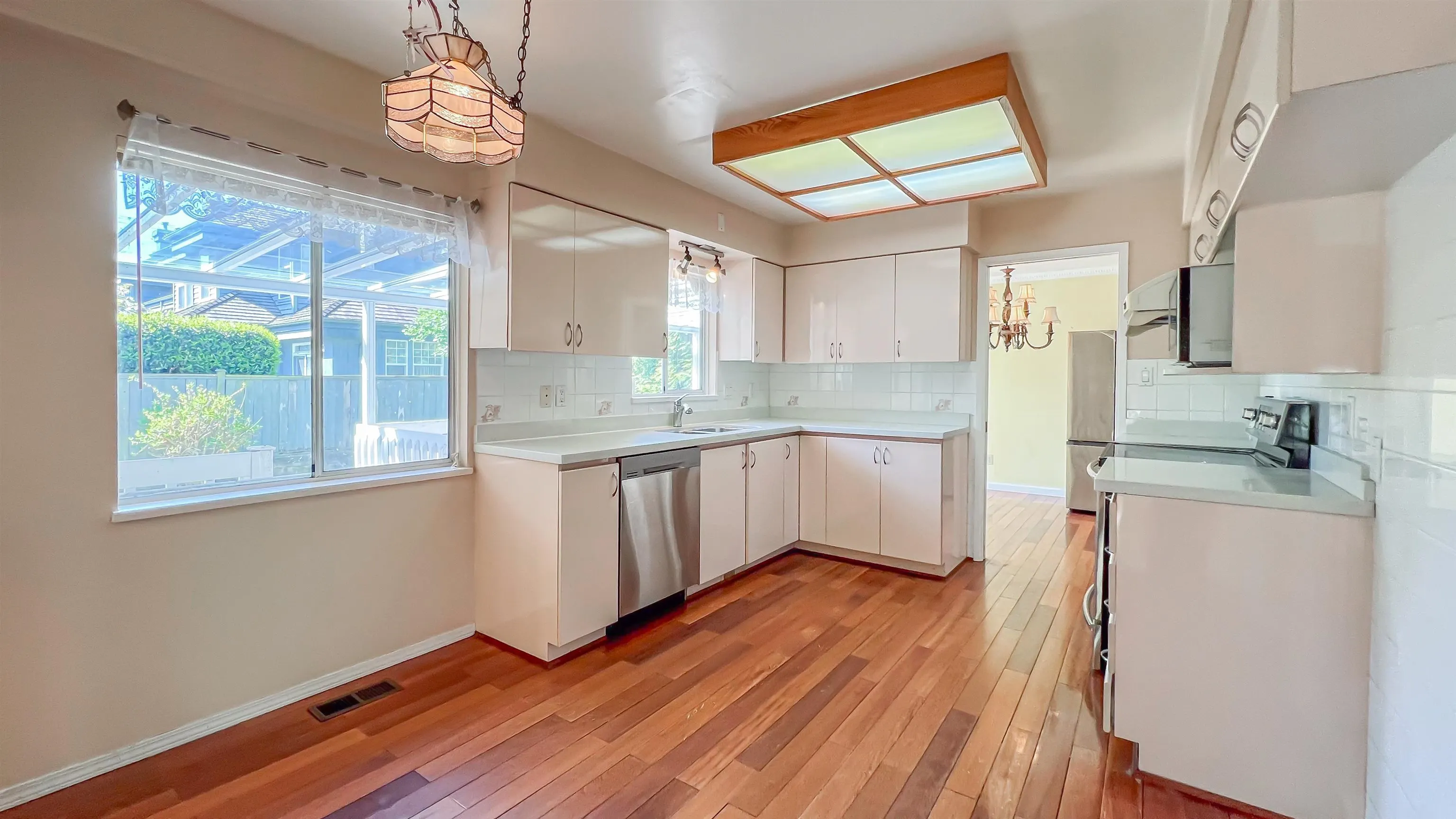 8200 Rosebank Crescent