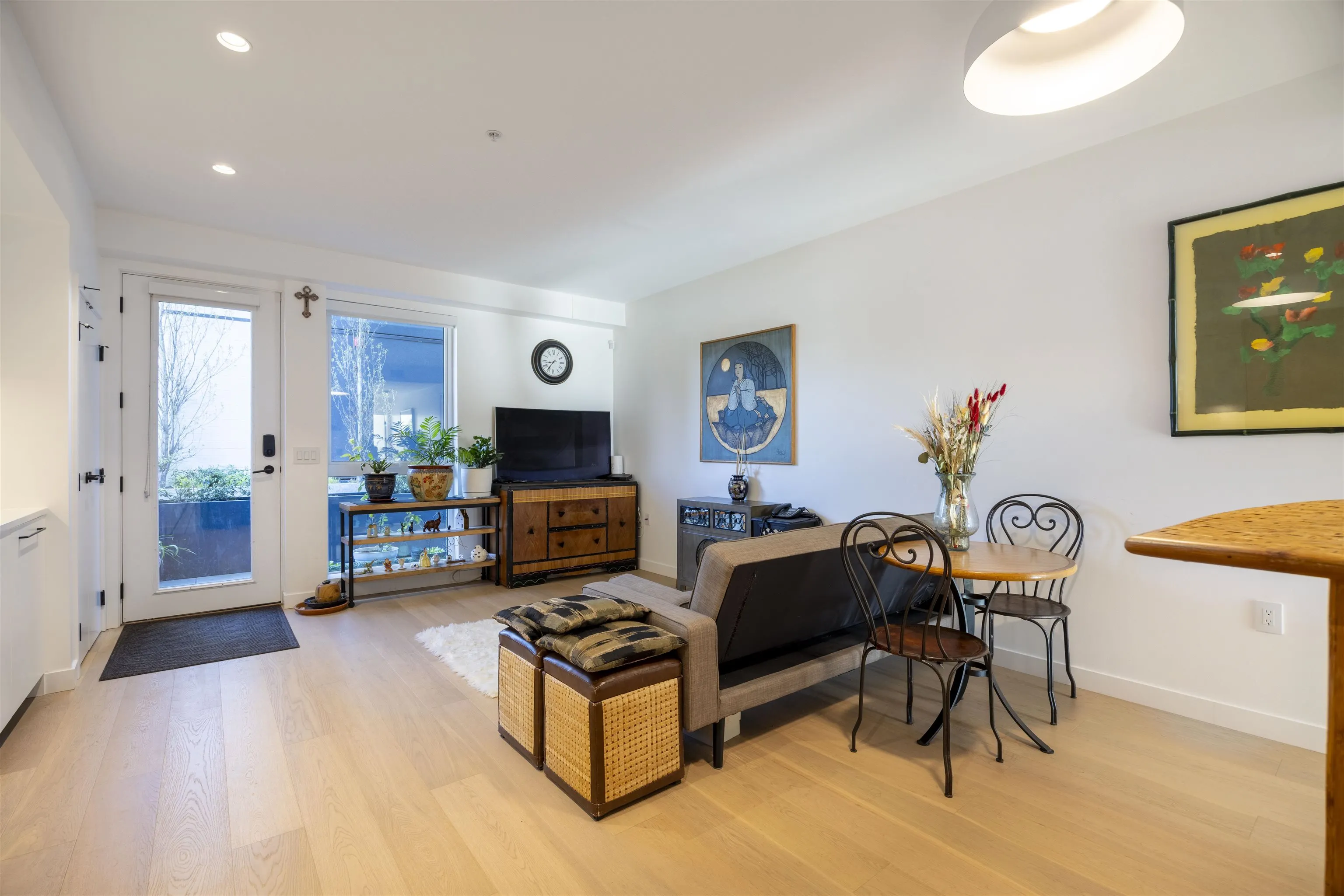 24 94 W King Edward Avenue