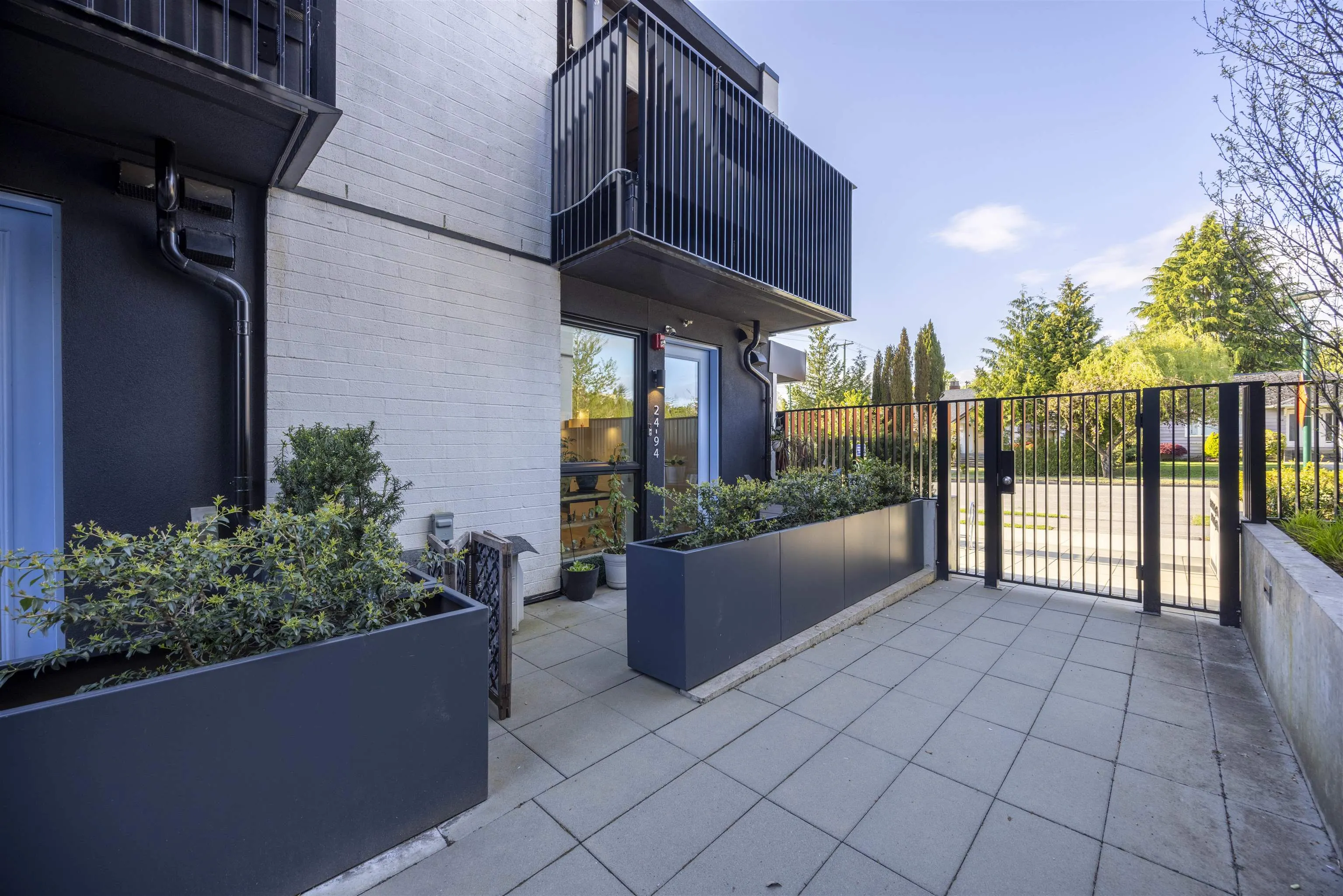 24 94 W King Edward Avenue