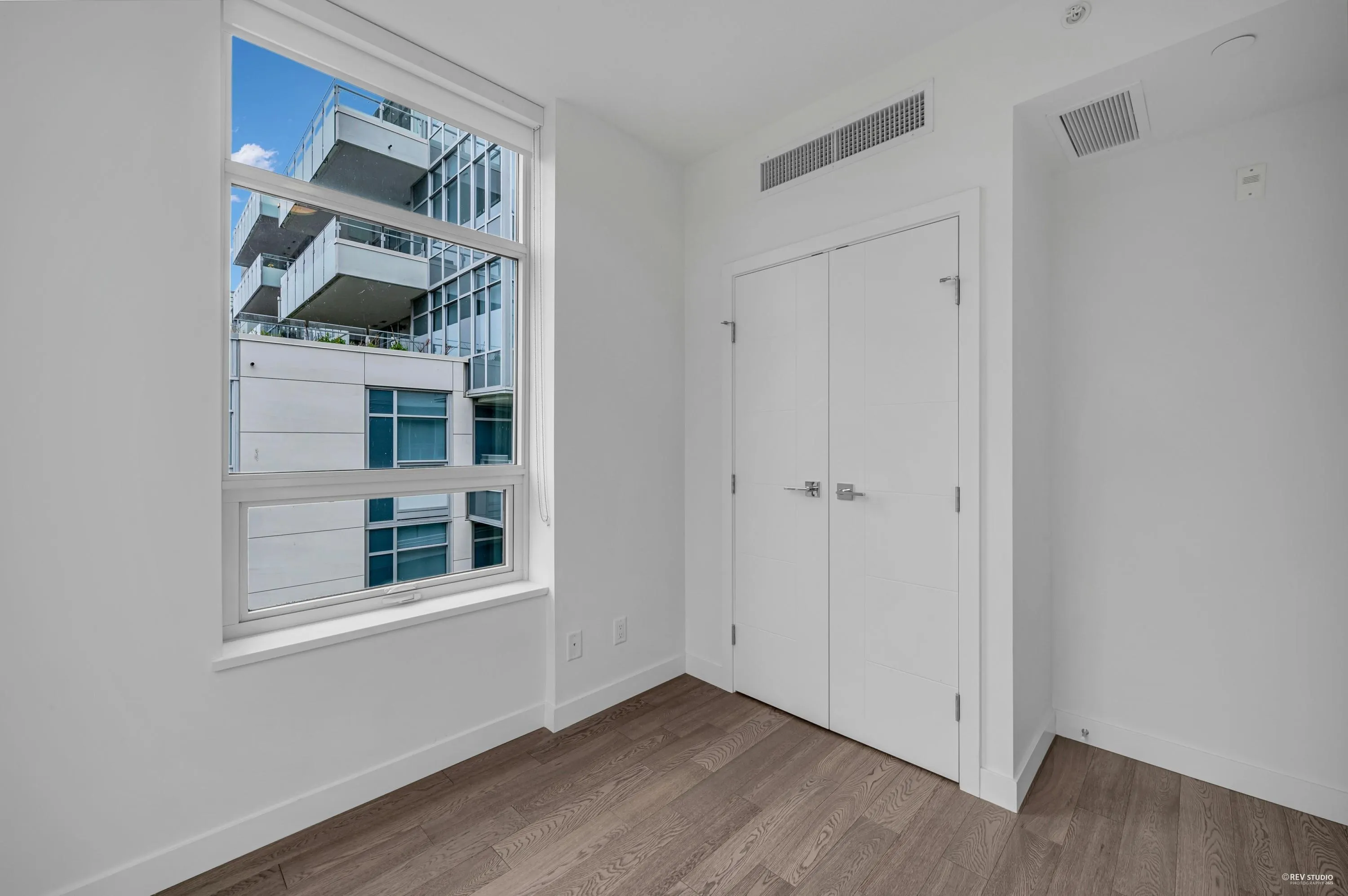 303 5077 Cambie Street
