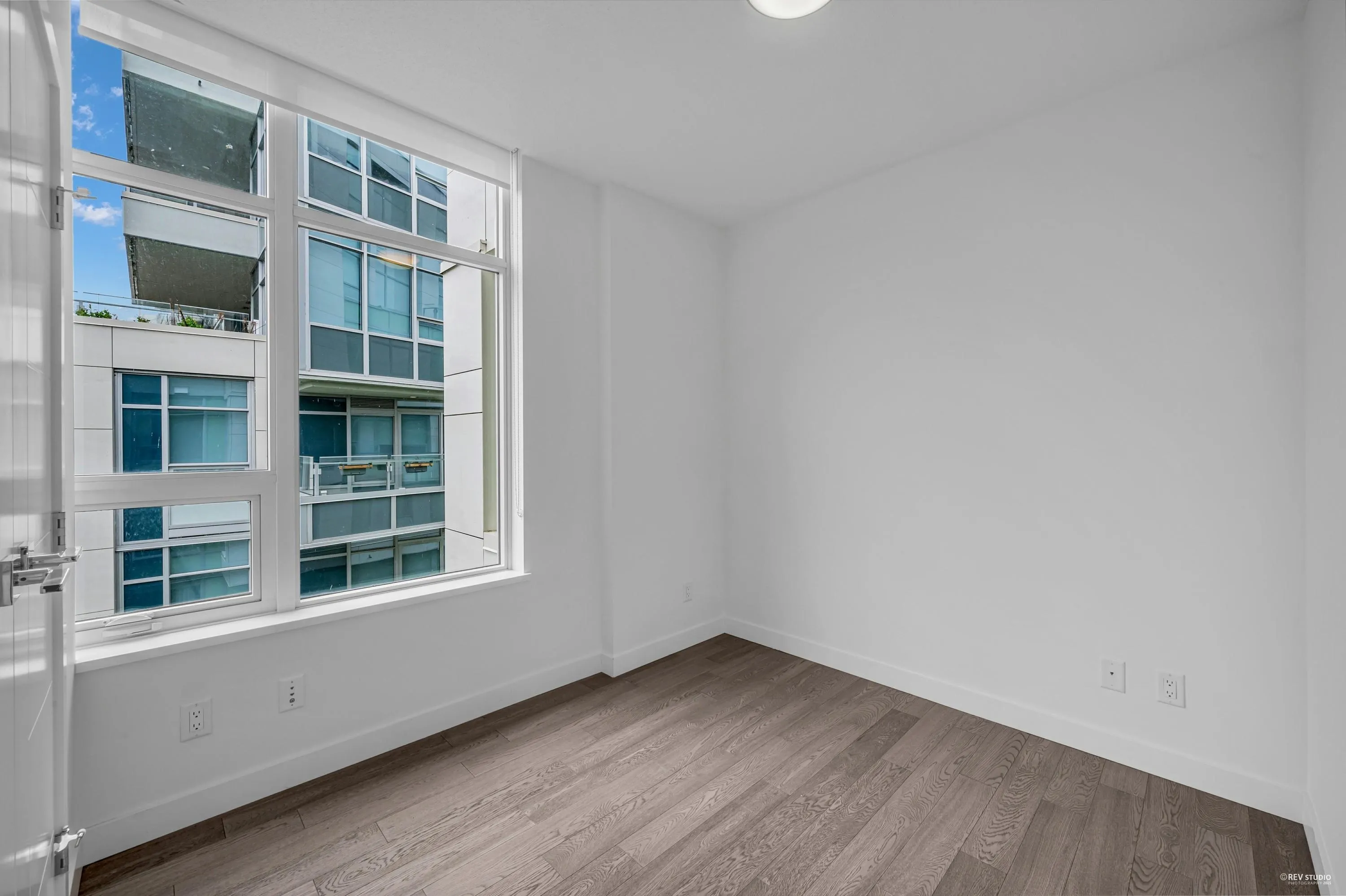 303 5077 Cambie Street
