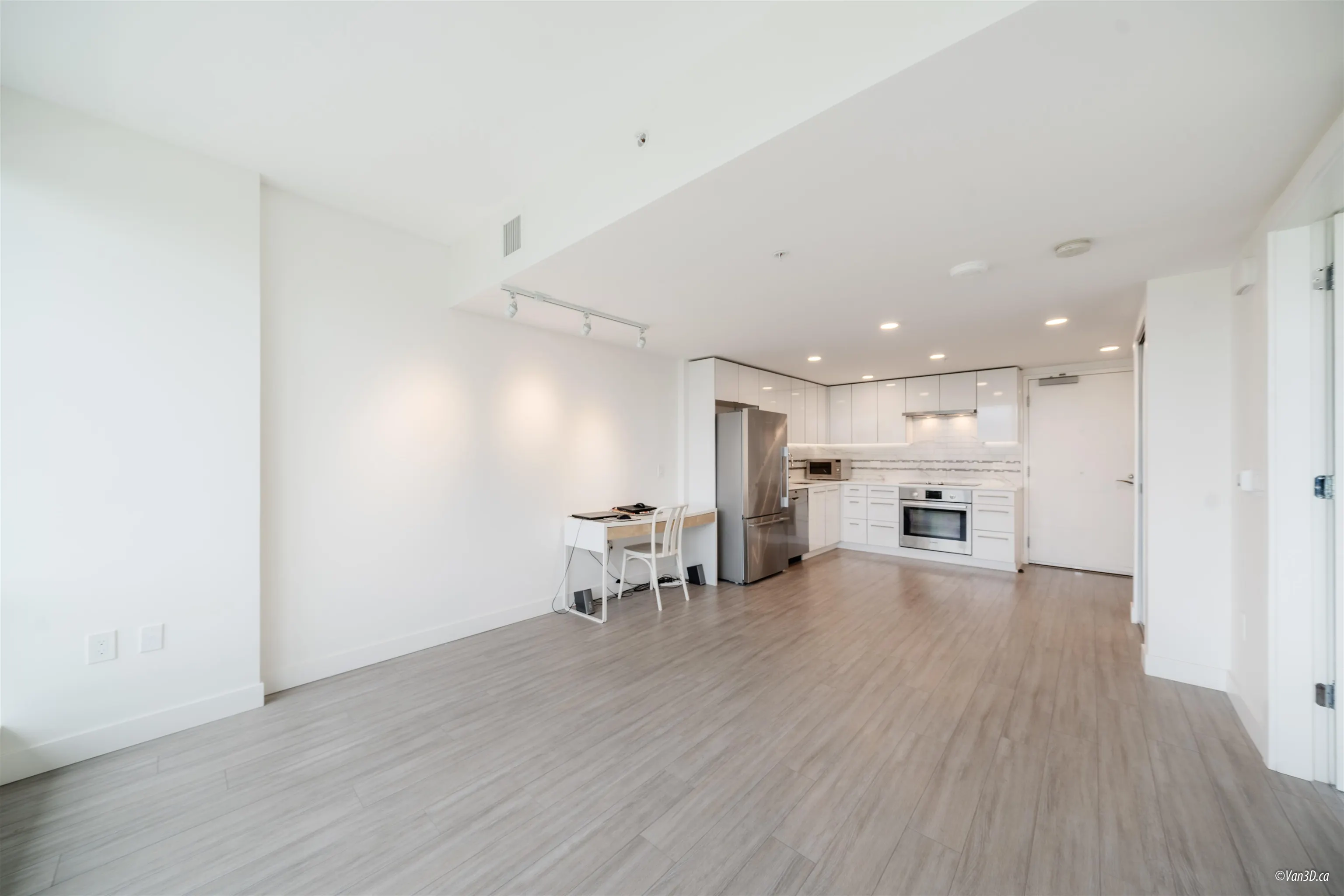 433 438 W King Edward Avenue