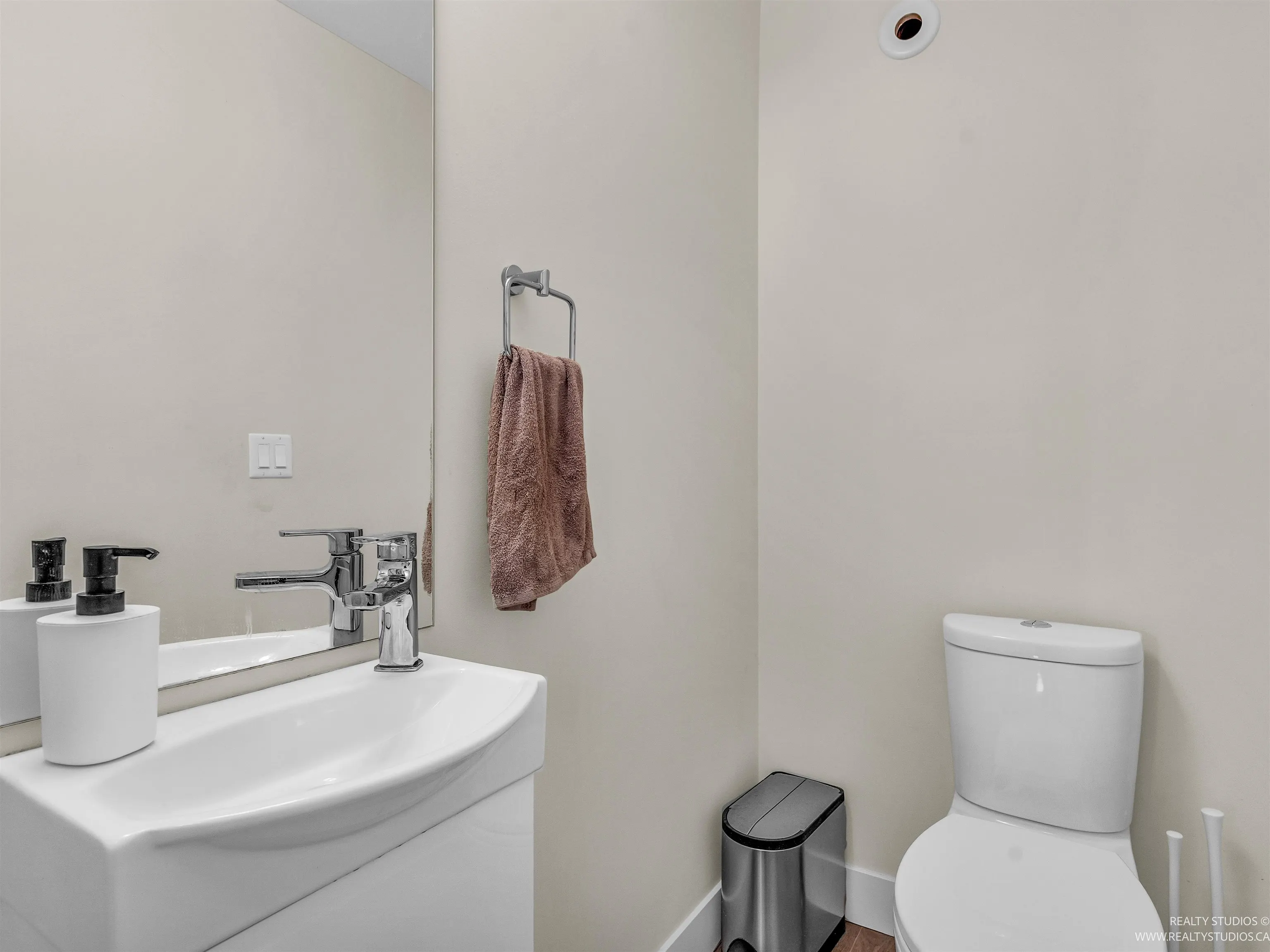 559 4688 Hawk Lane