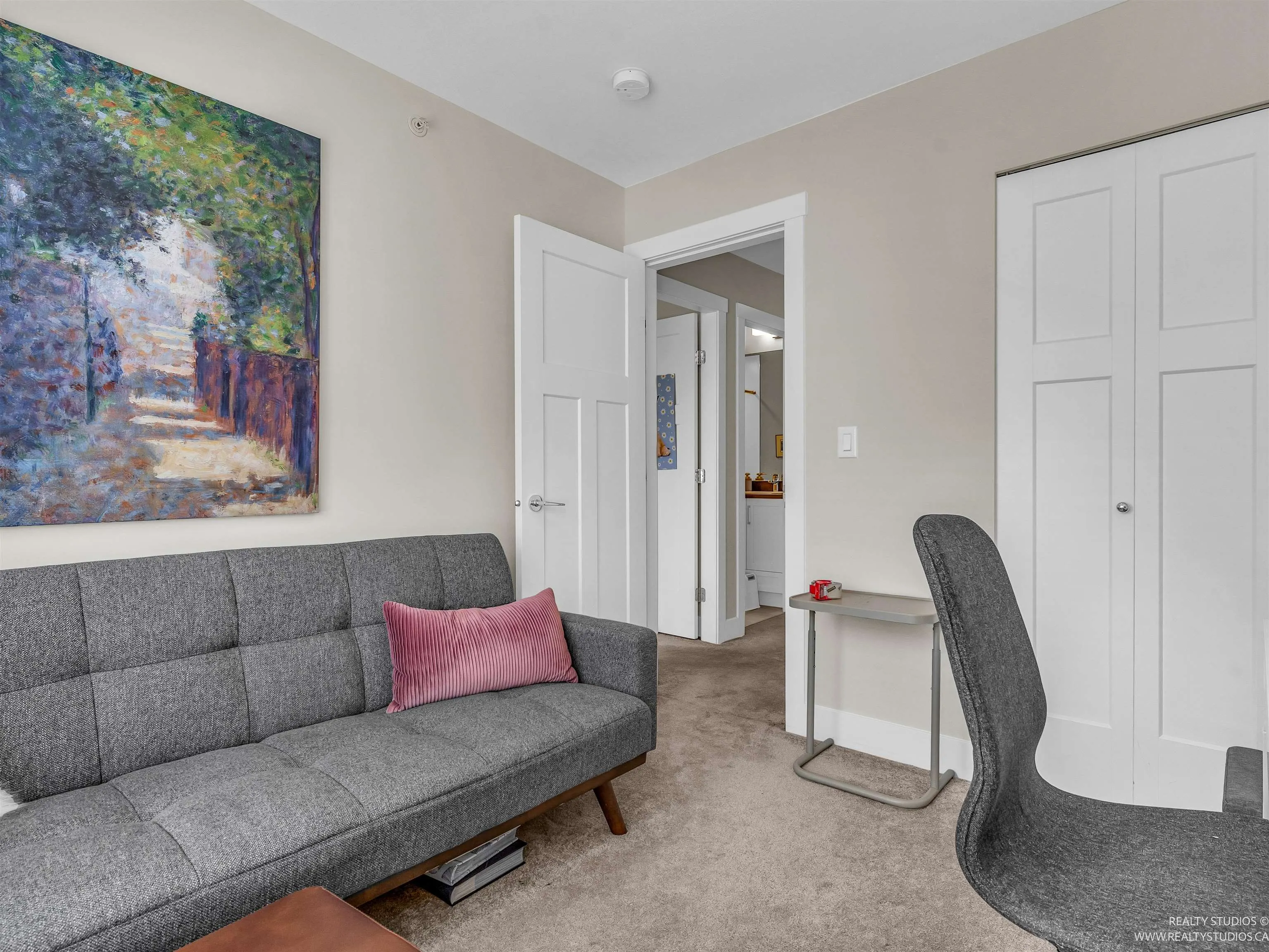 559 4688 Hawk Lane