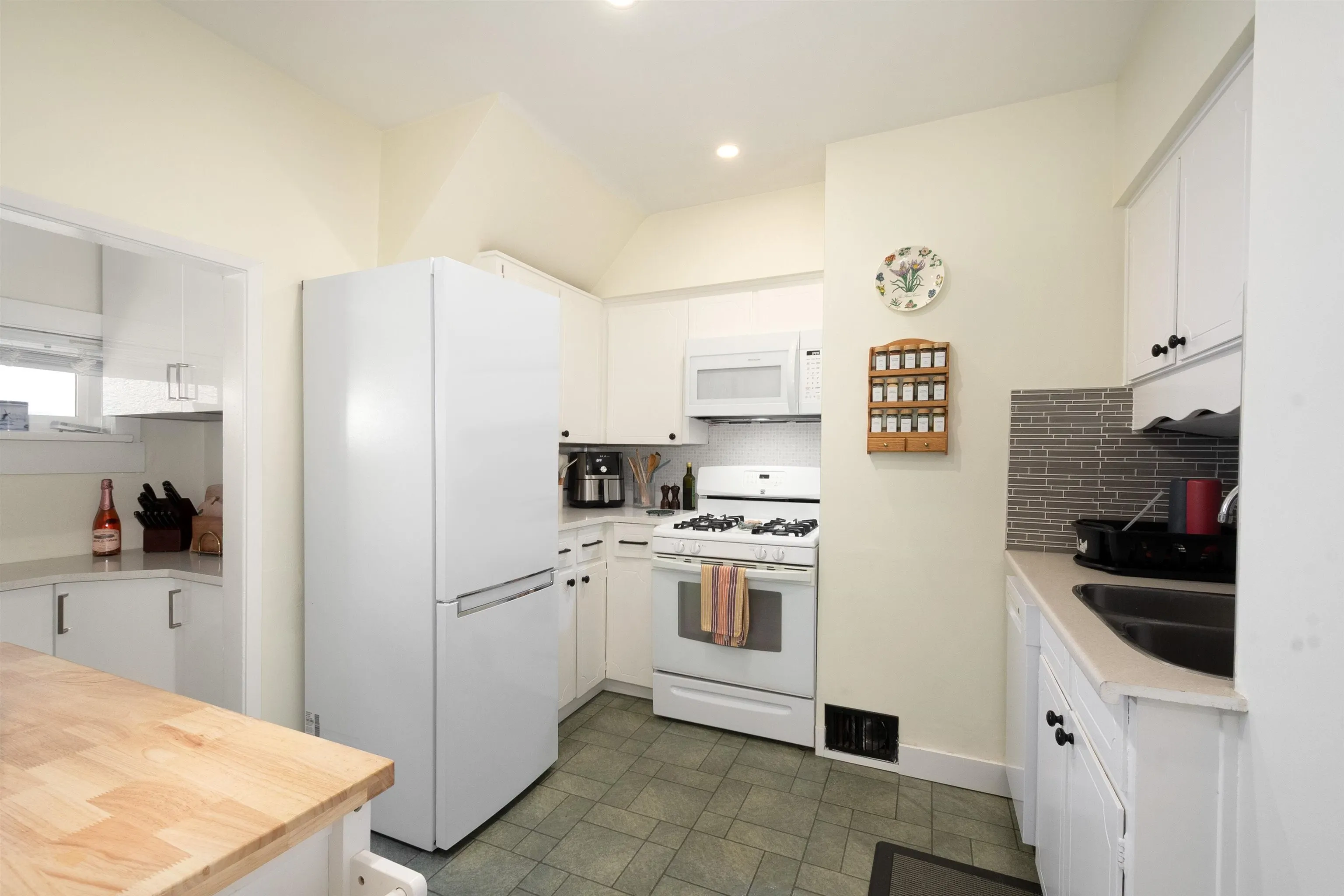 3652 Point Grey Road