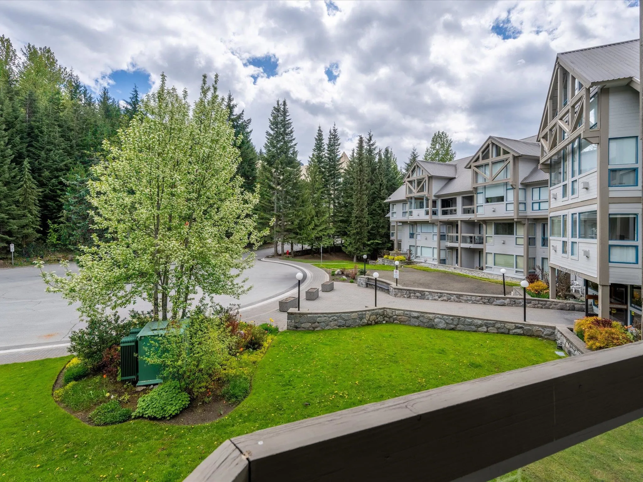 303/304 4905 Spearhead Place