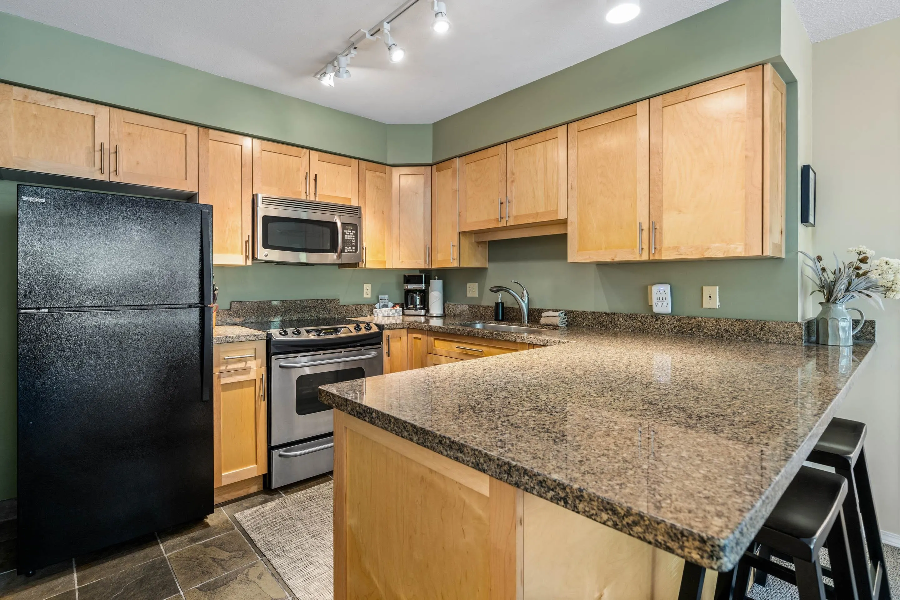 303/304 4905 Spearhead Place