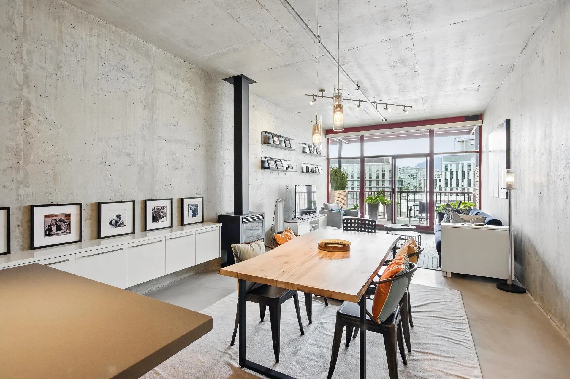 303 128 W 6th Avenue