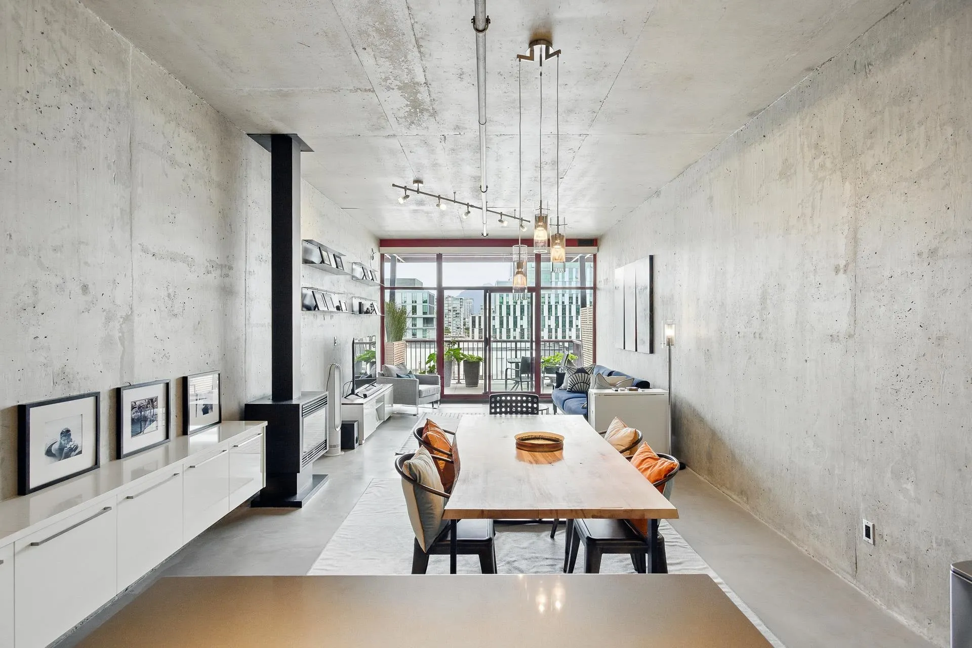 303 128 W 6th Avenue