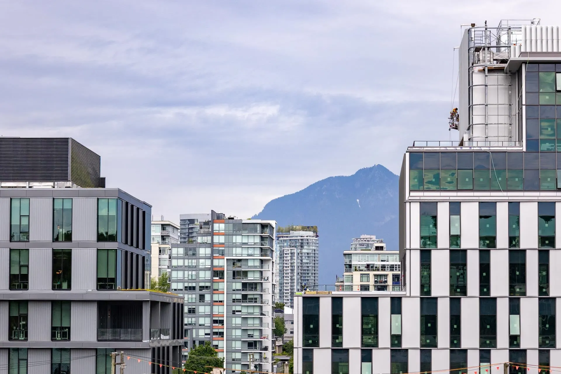 303 128 W 6th Avenue