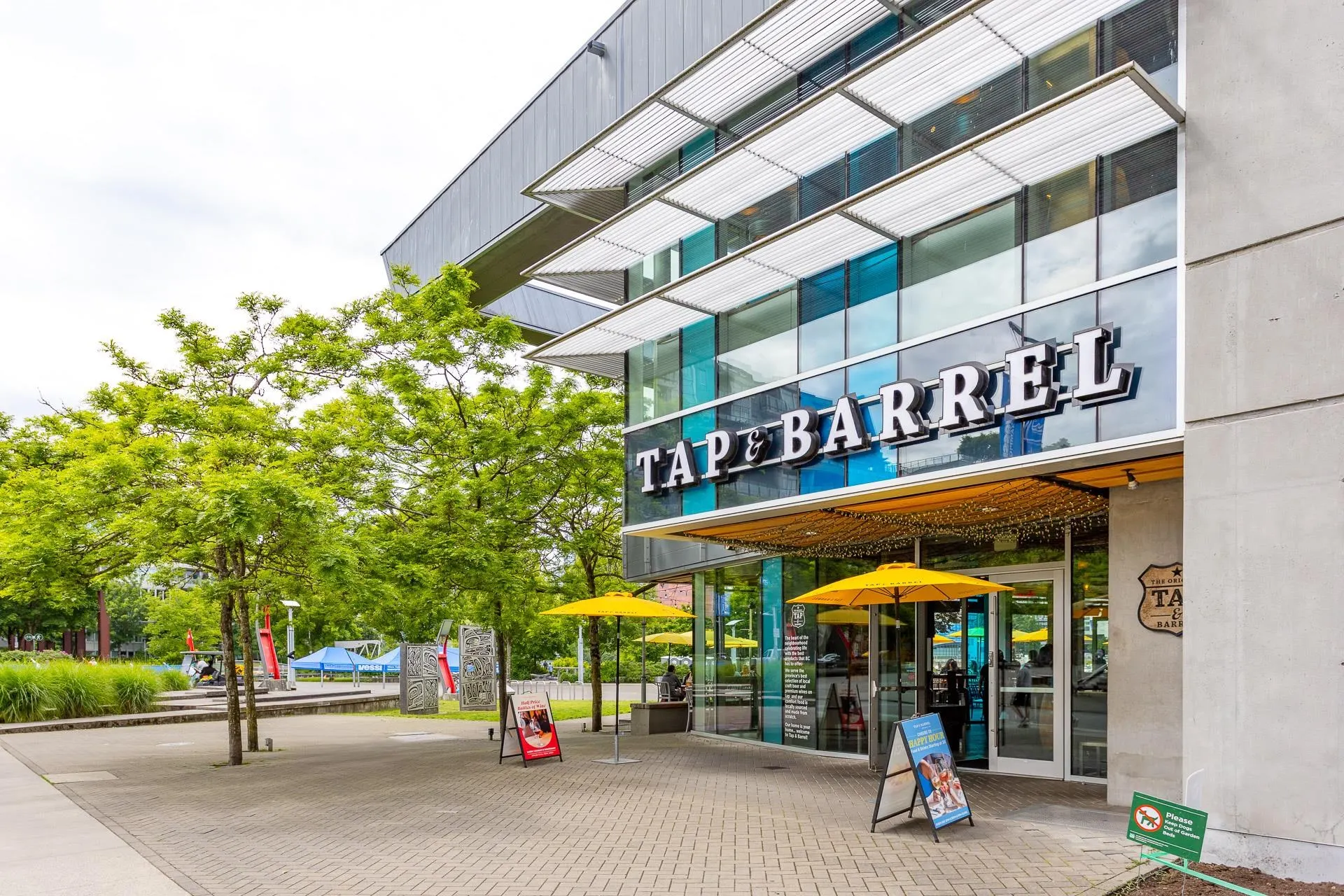 303 128 W 6th Avenue