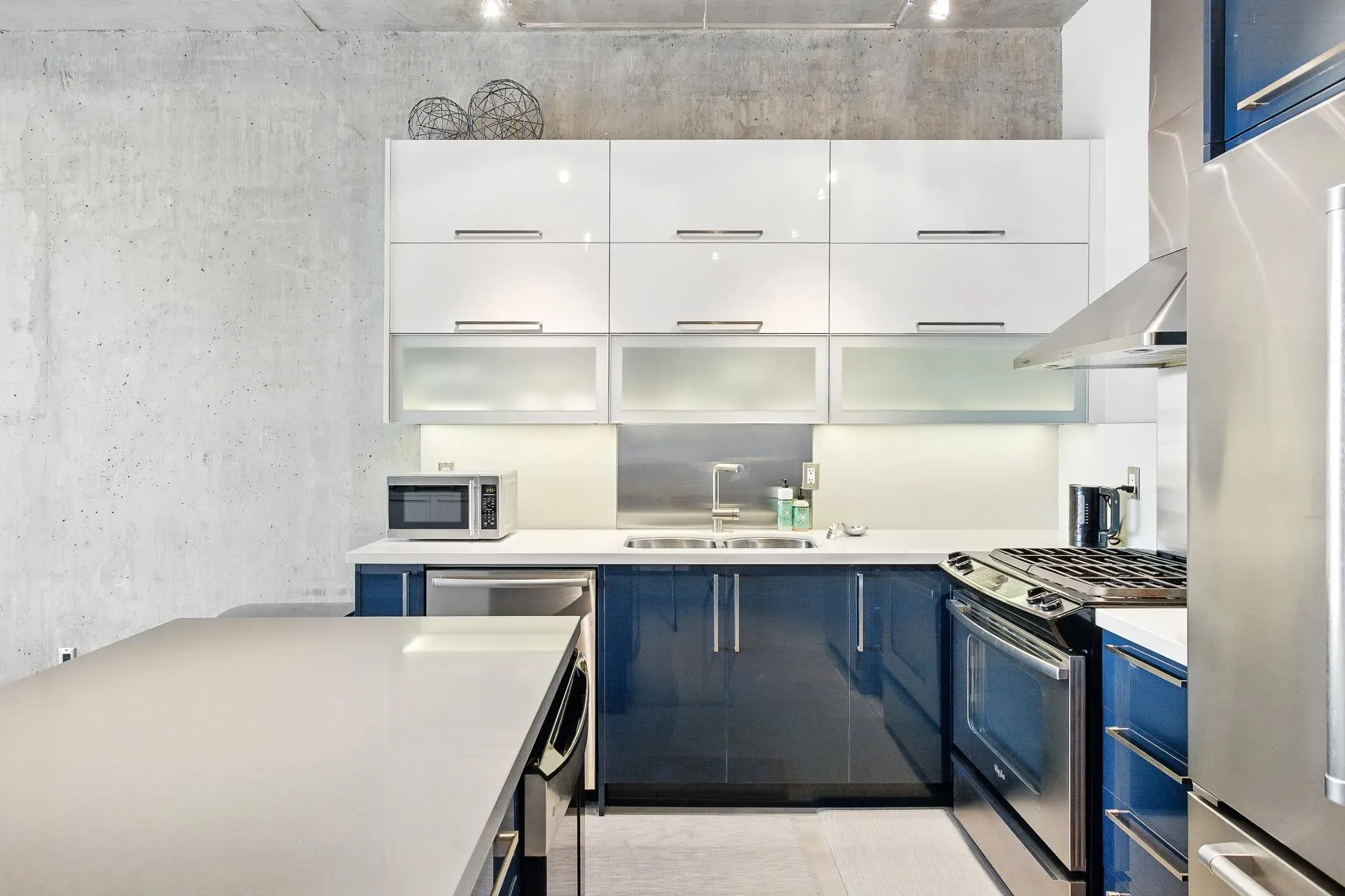 303 128 W 6th Avenue