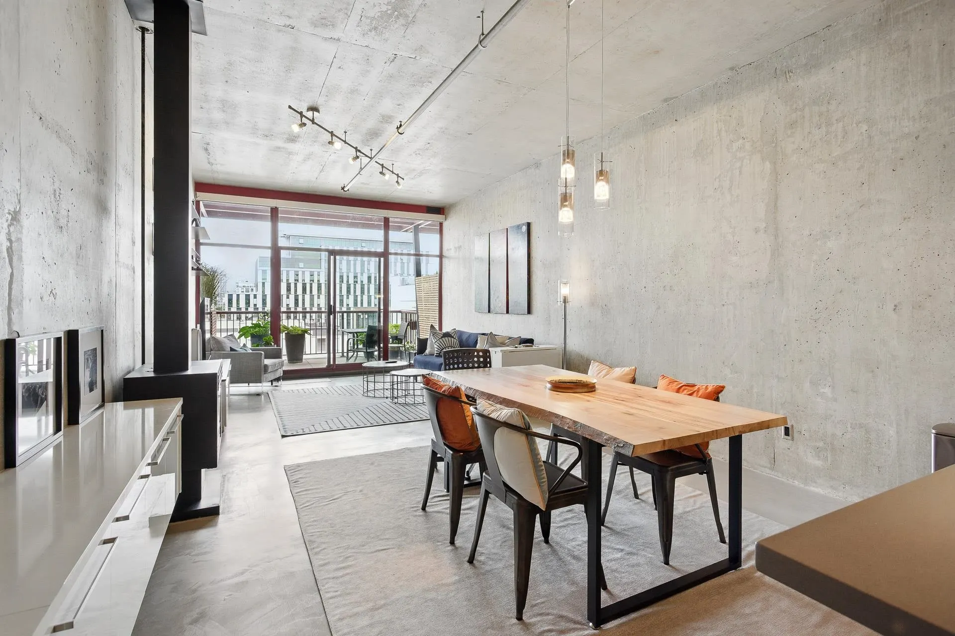 303 128 W 6th Avenue