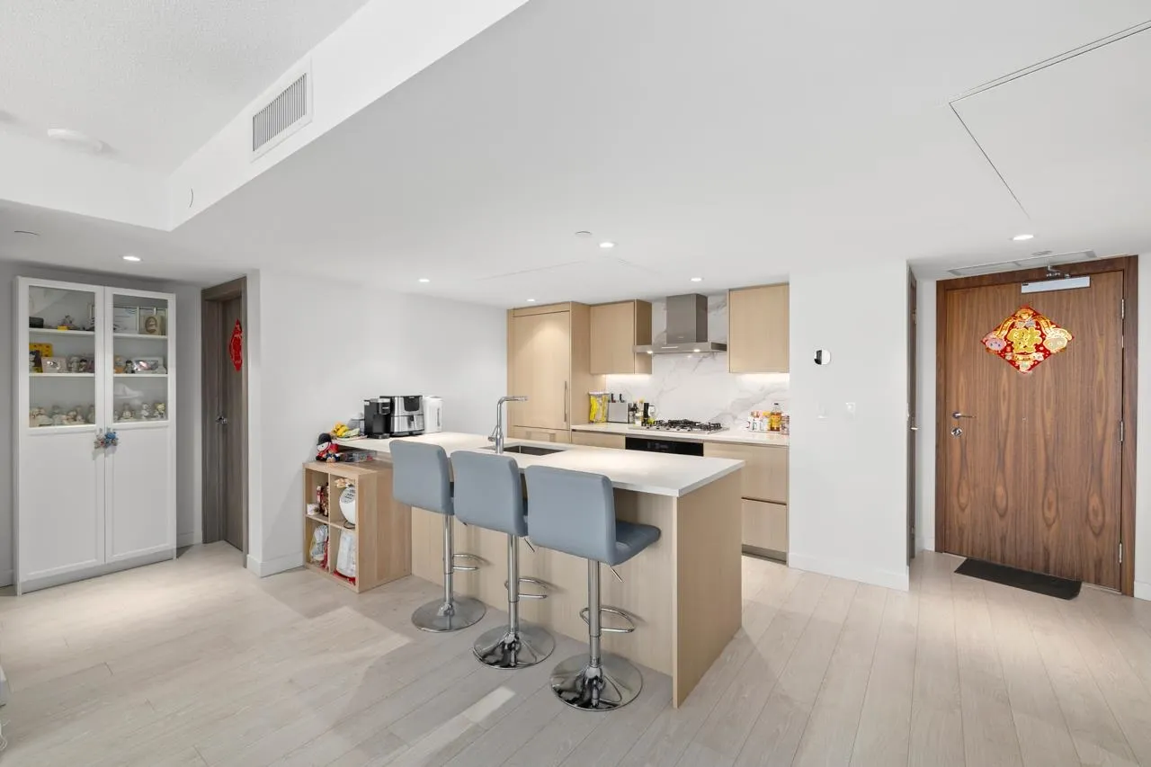 1281 8608 Hazelbridge Way