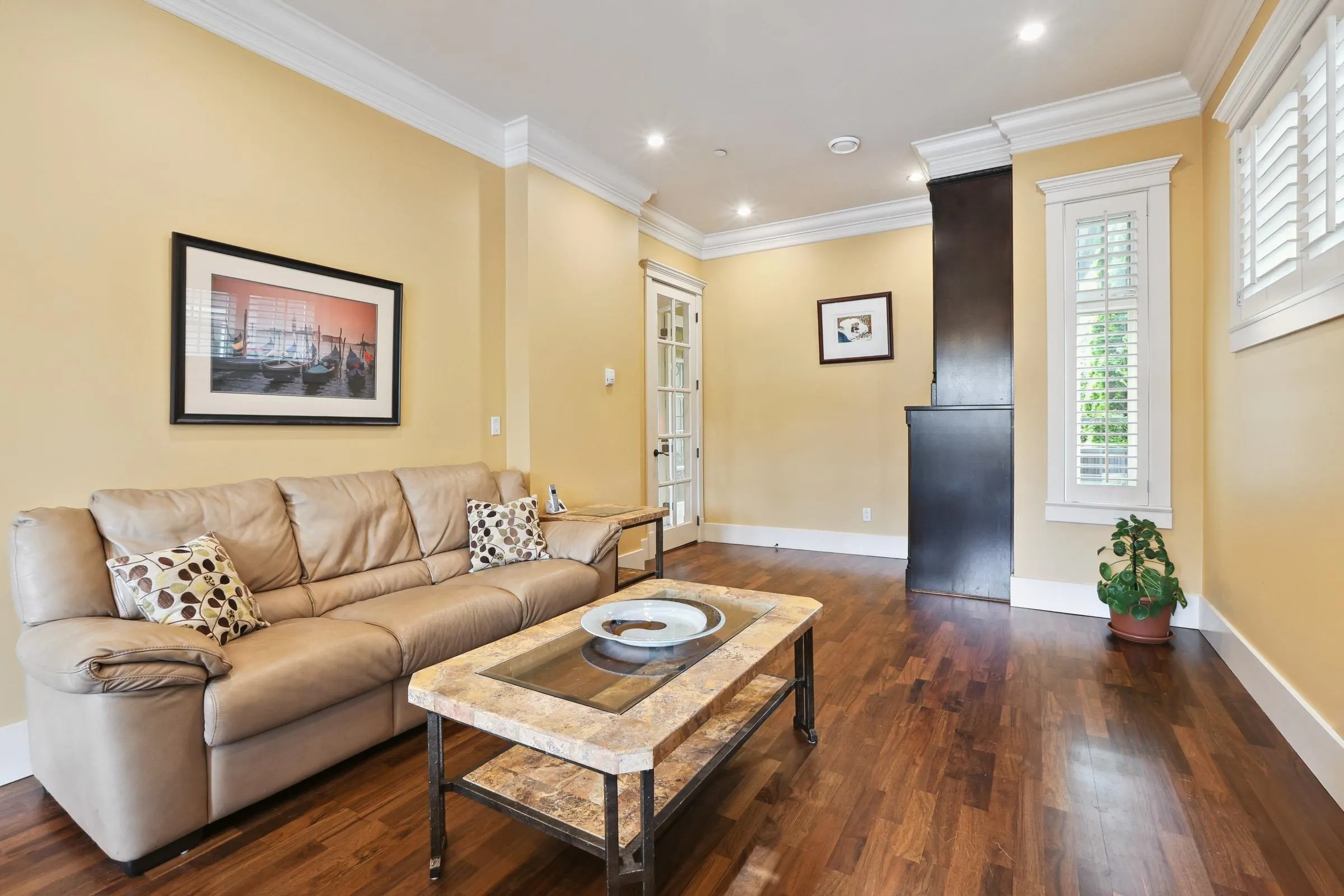 3593 Mackenzie Street