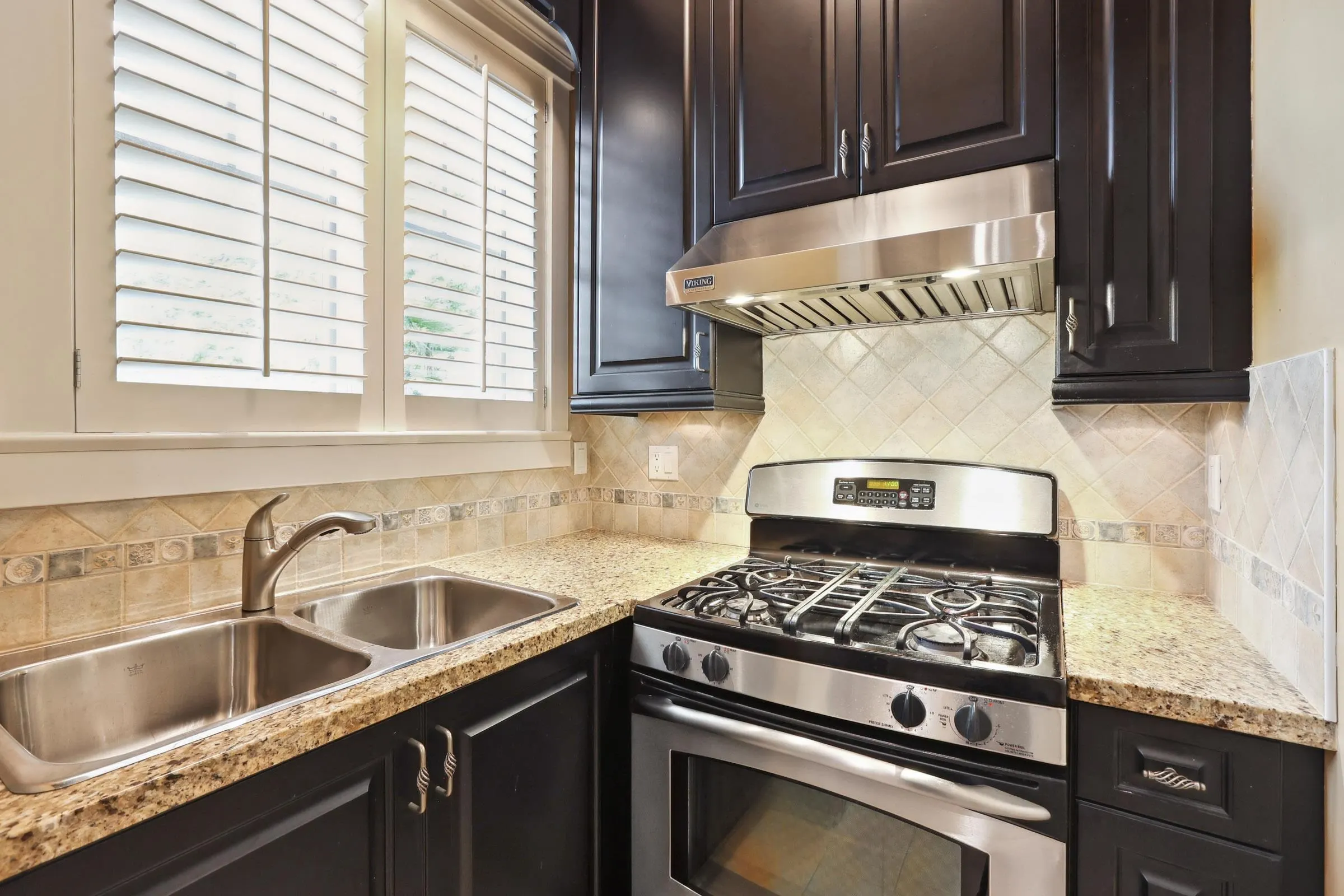 3593 Mackenzie Street