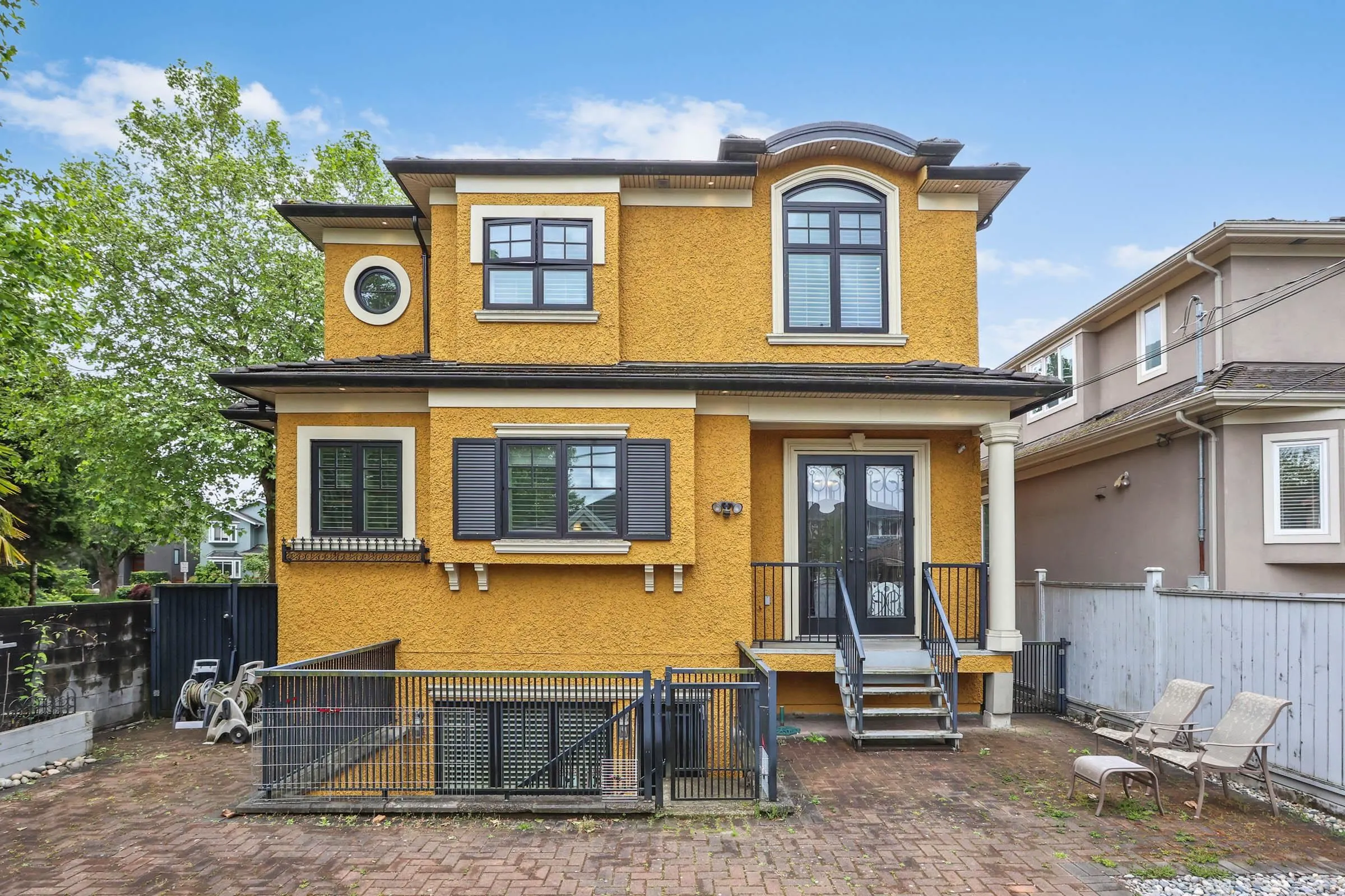 3593 Mackenzie Street