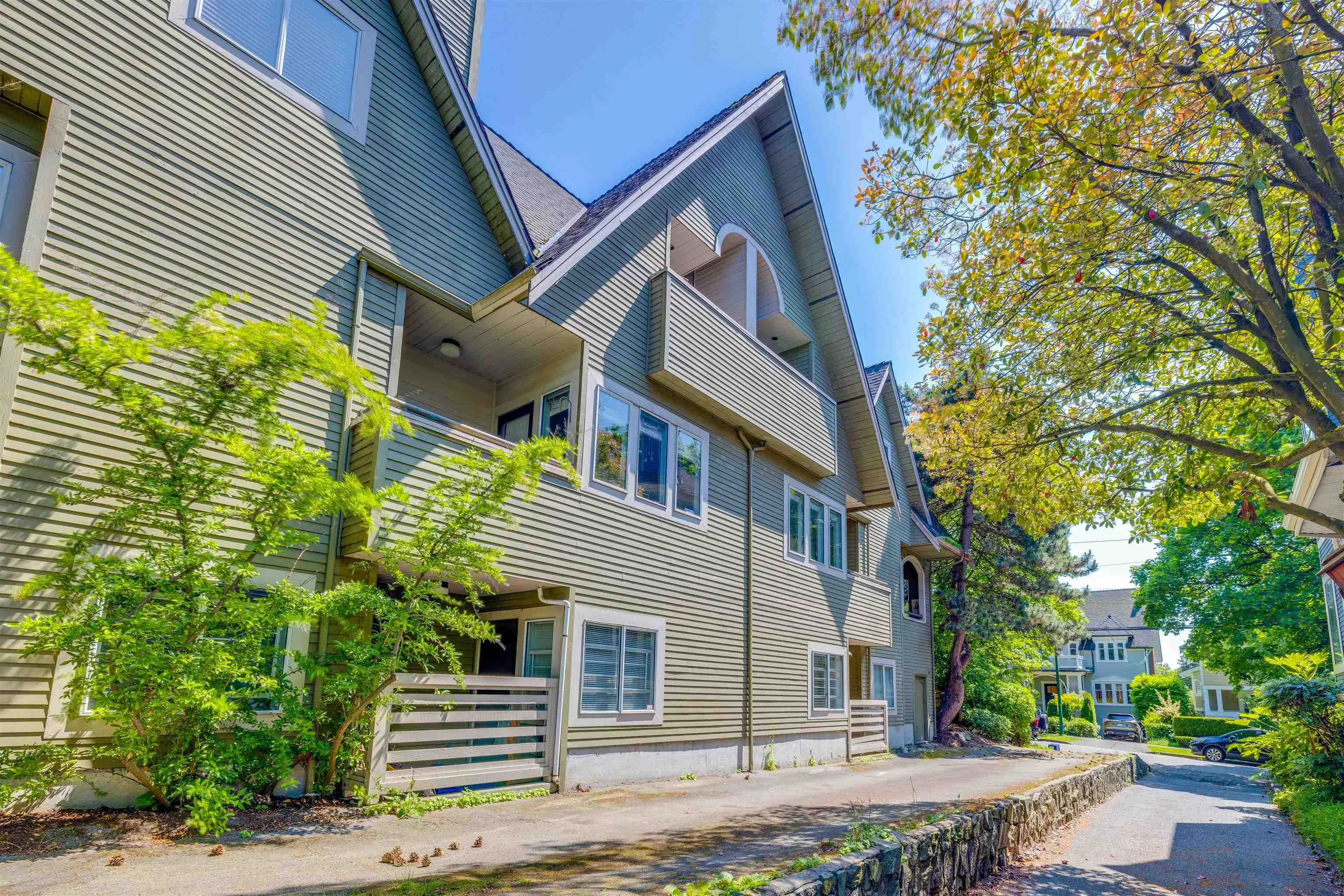 2415 W 6th Avenue