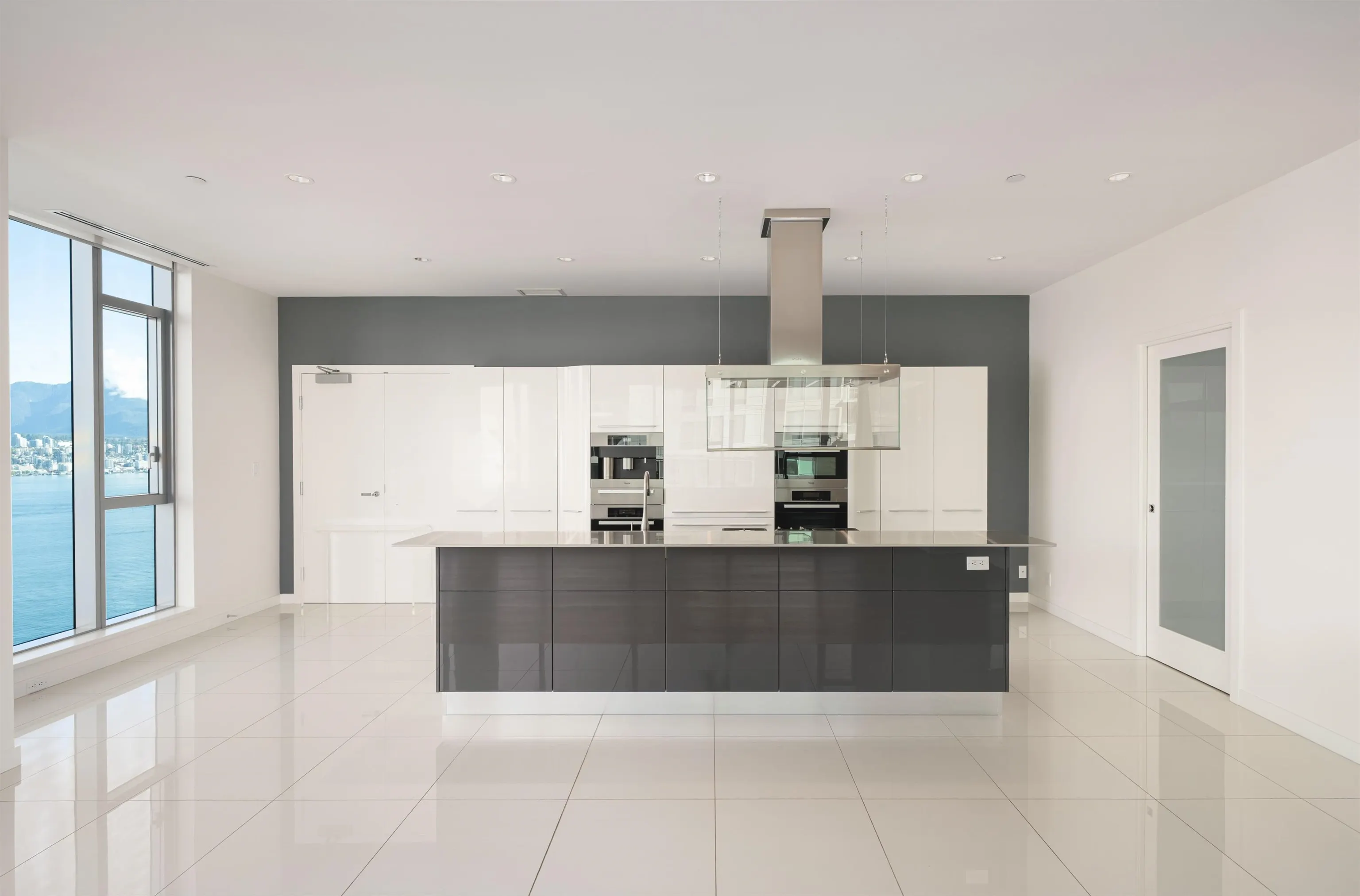 2601 277 Thurlow Street