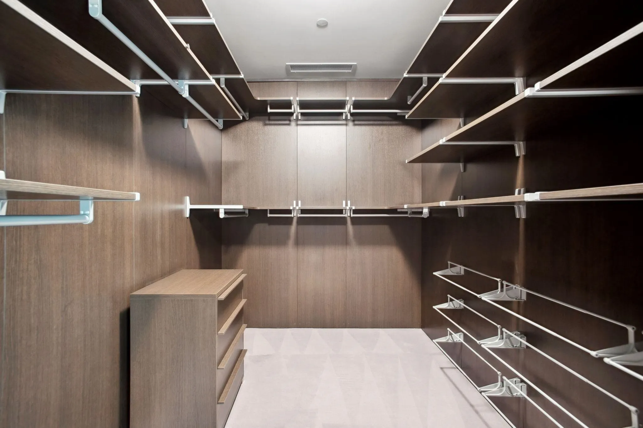 2601 277 Thurlow Street