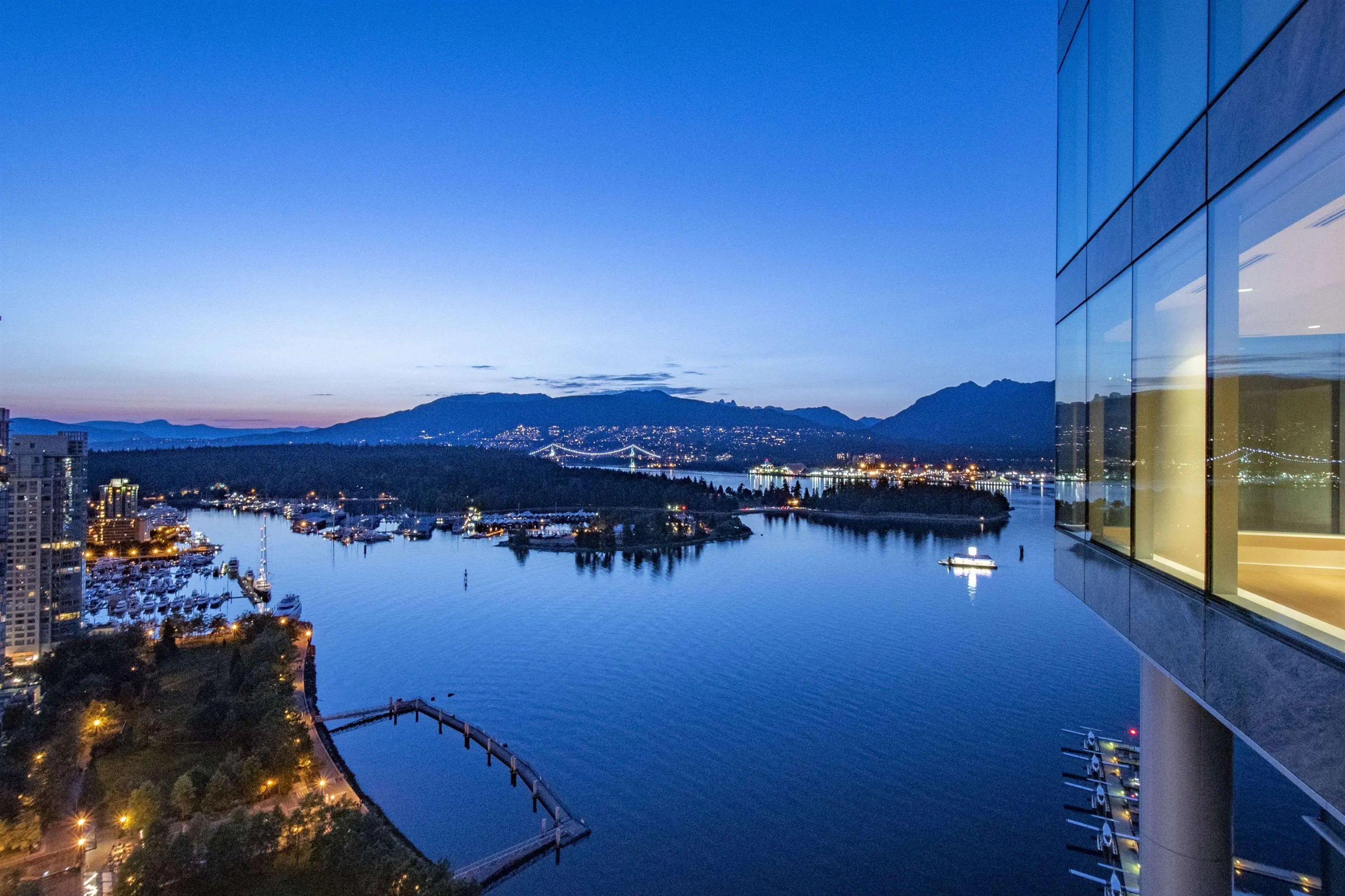 2601 277 Thurlow Street