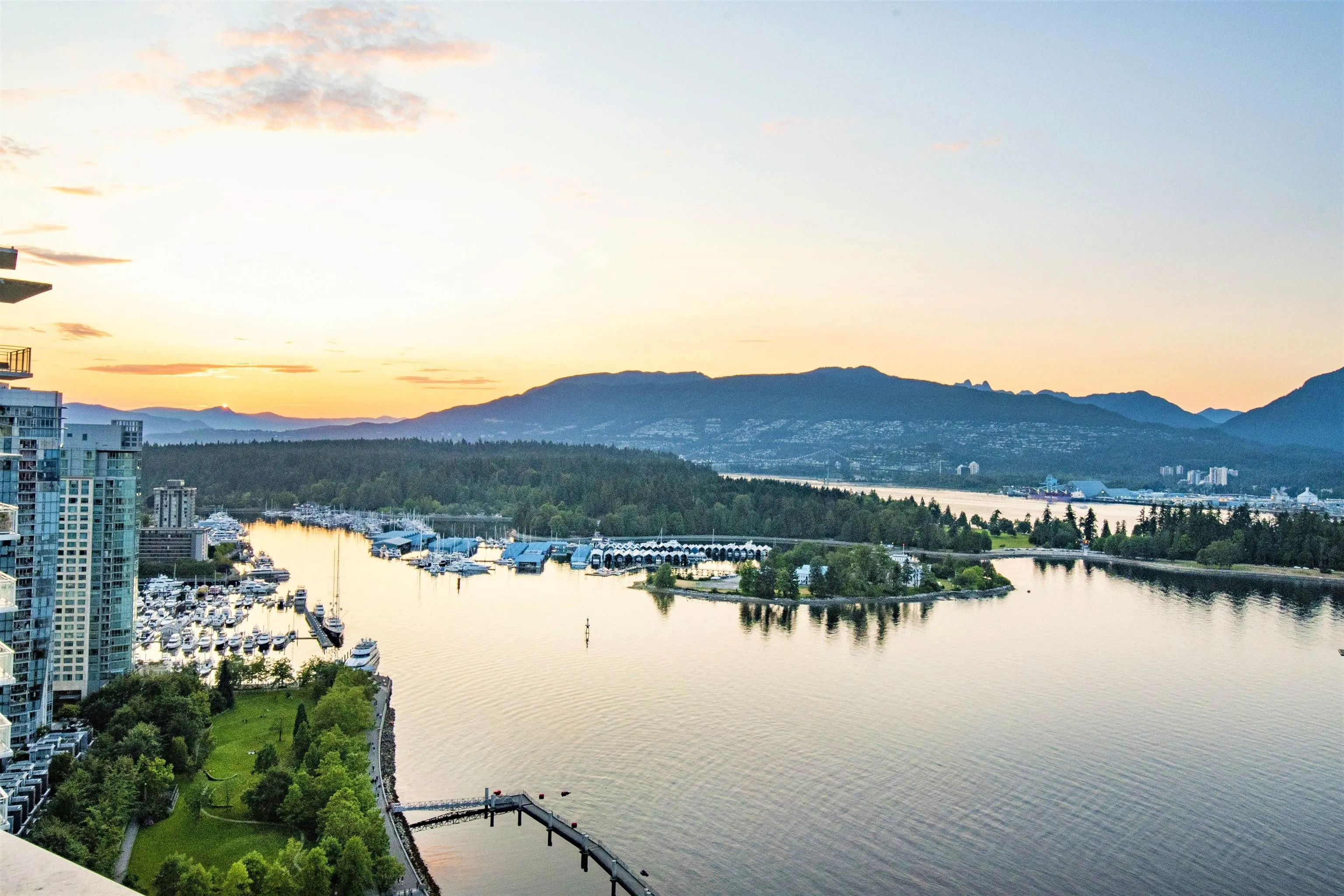 2601 277 Thurlow Street