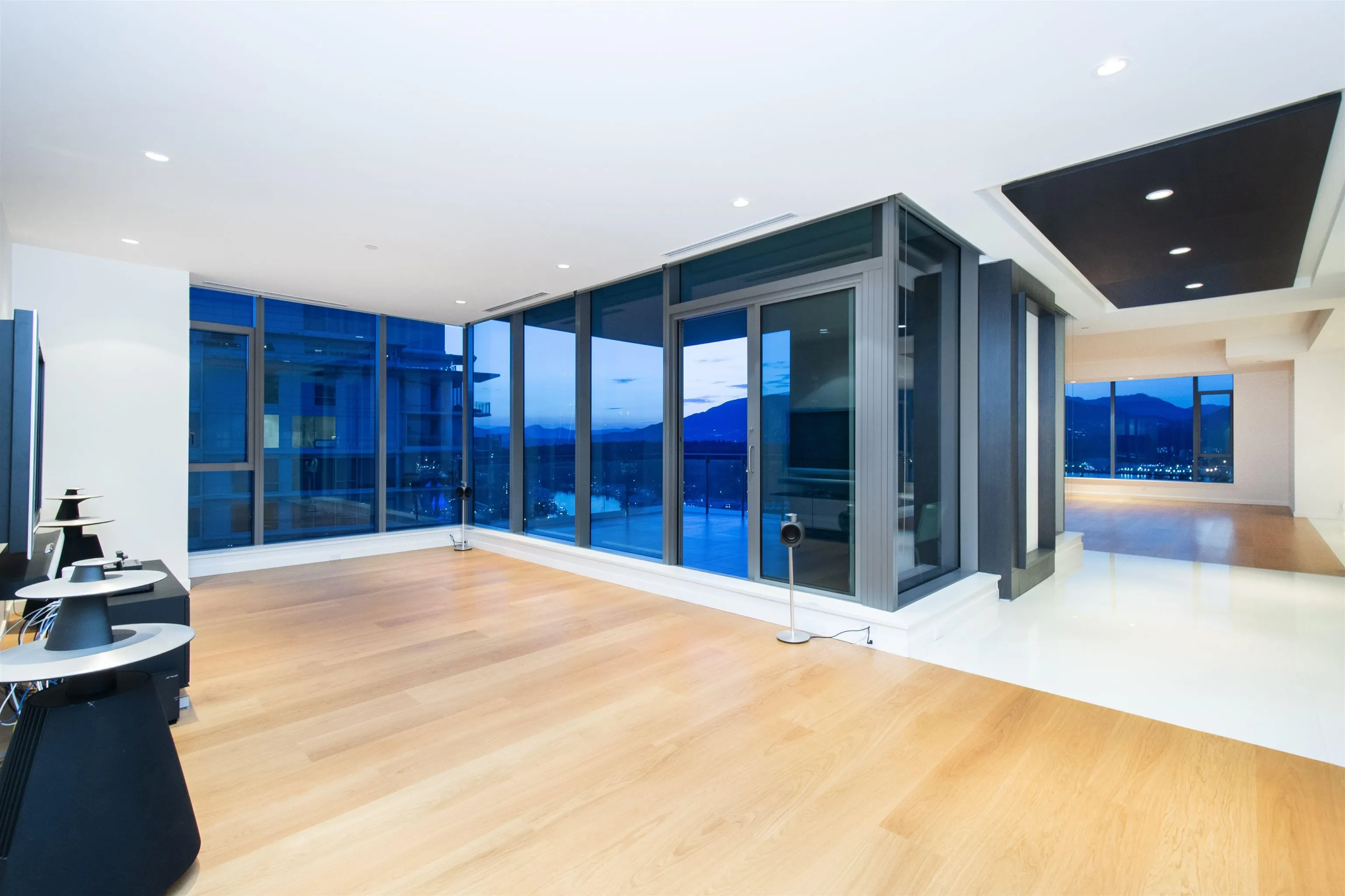 2601 277 Thurlow Street