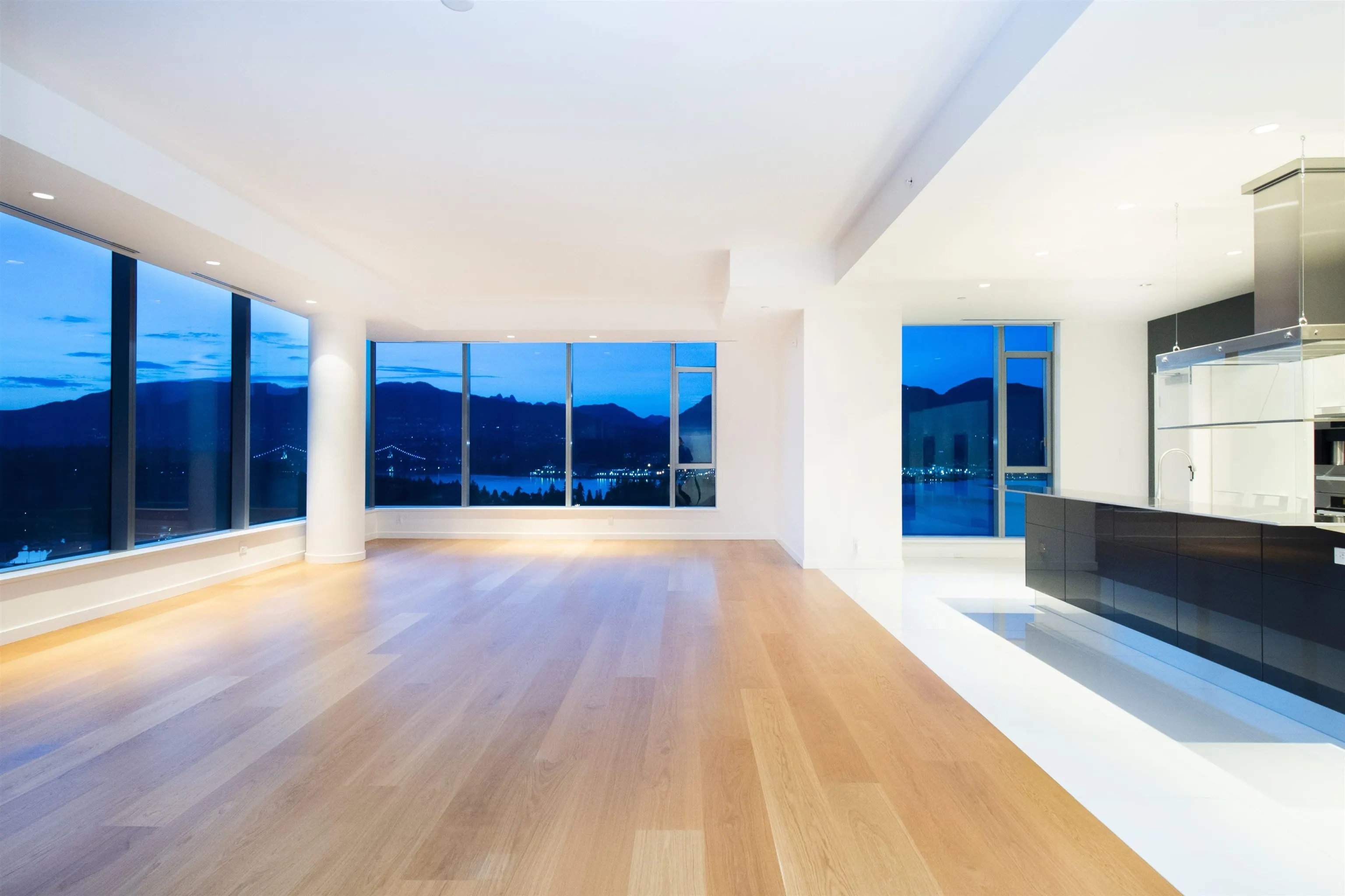 2601 277 Thurlow Street