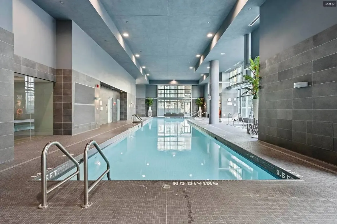 2601 277 Thurlow Street