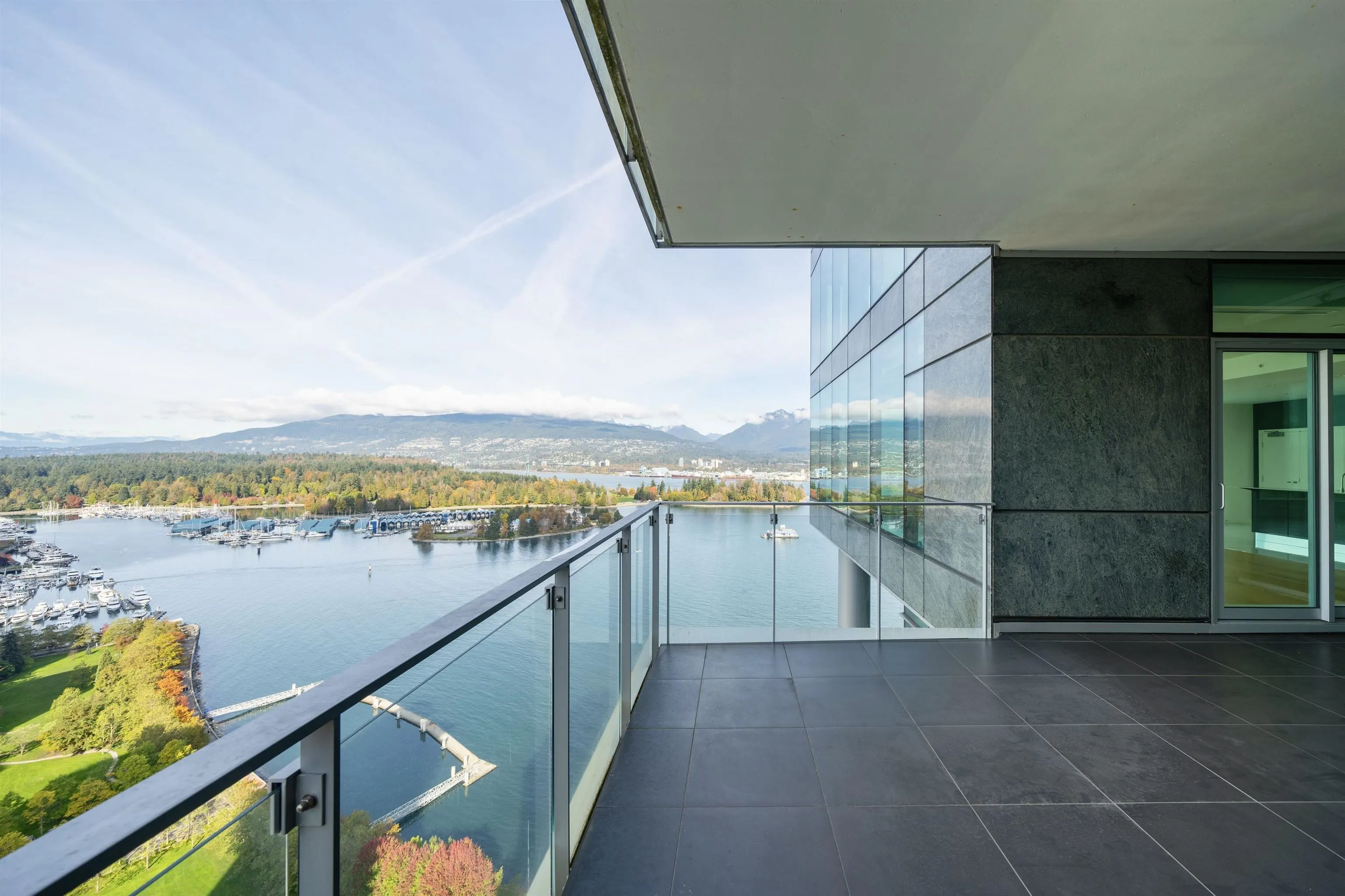 2601 277 Thurlow Street