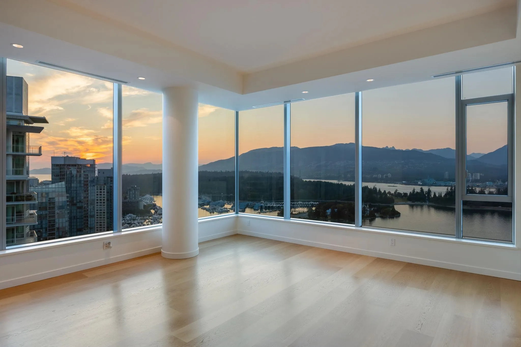 2601 277 Thurlow Street