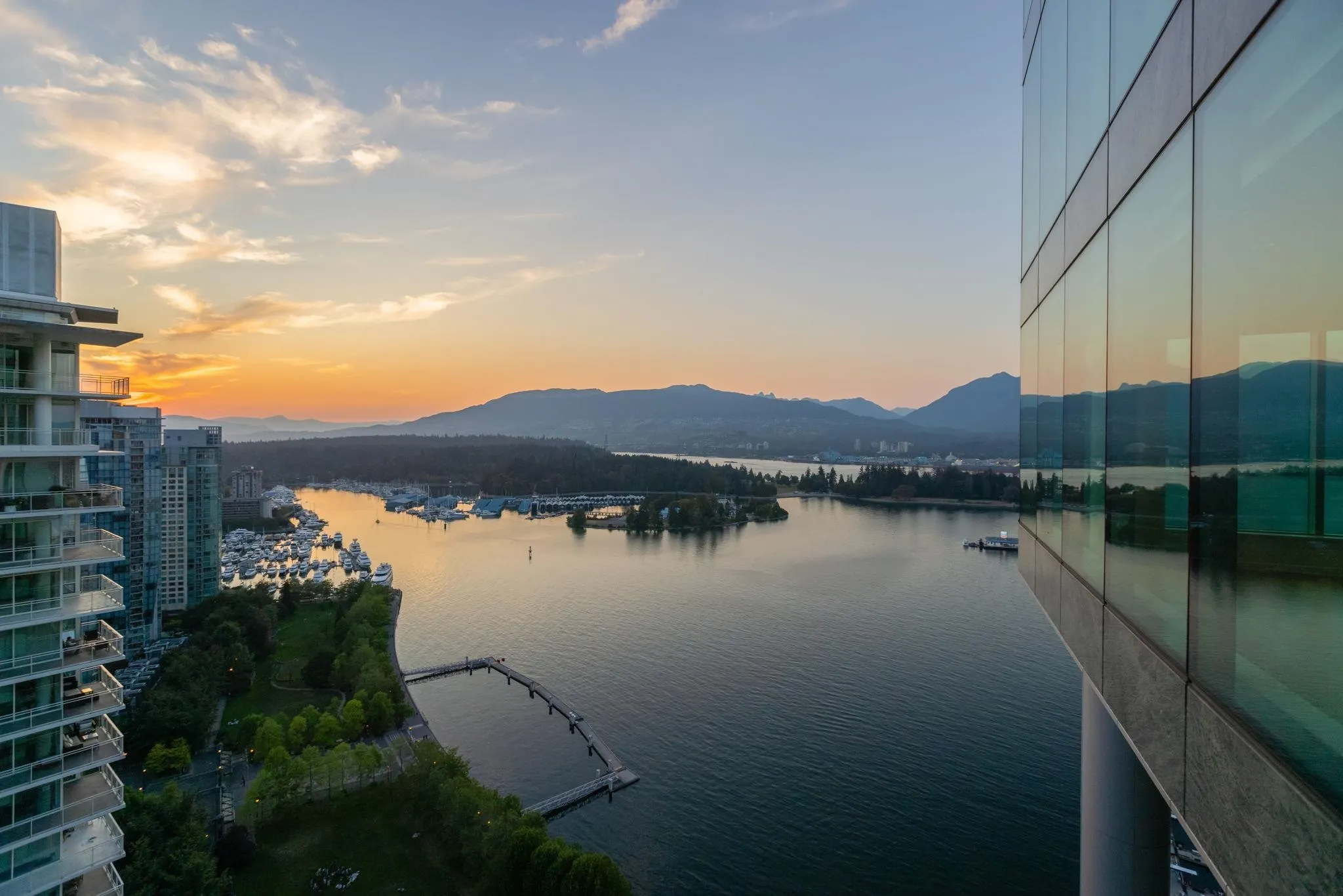 2601 277 Thurlow Street