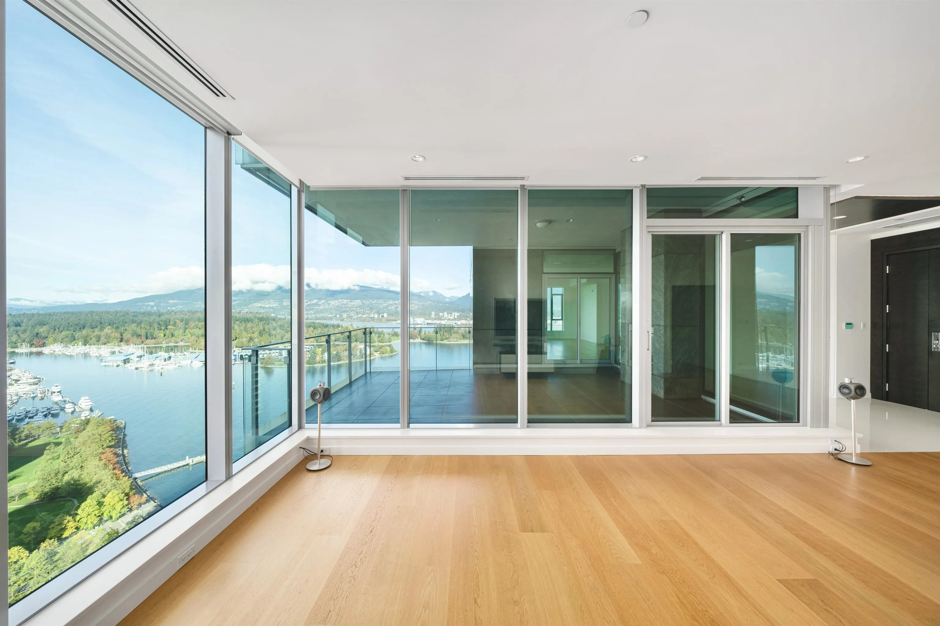 2601 277 Thurlow Street