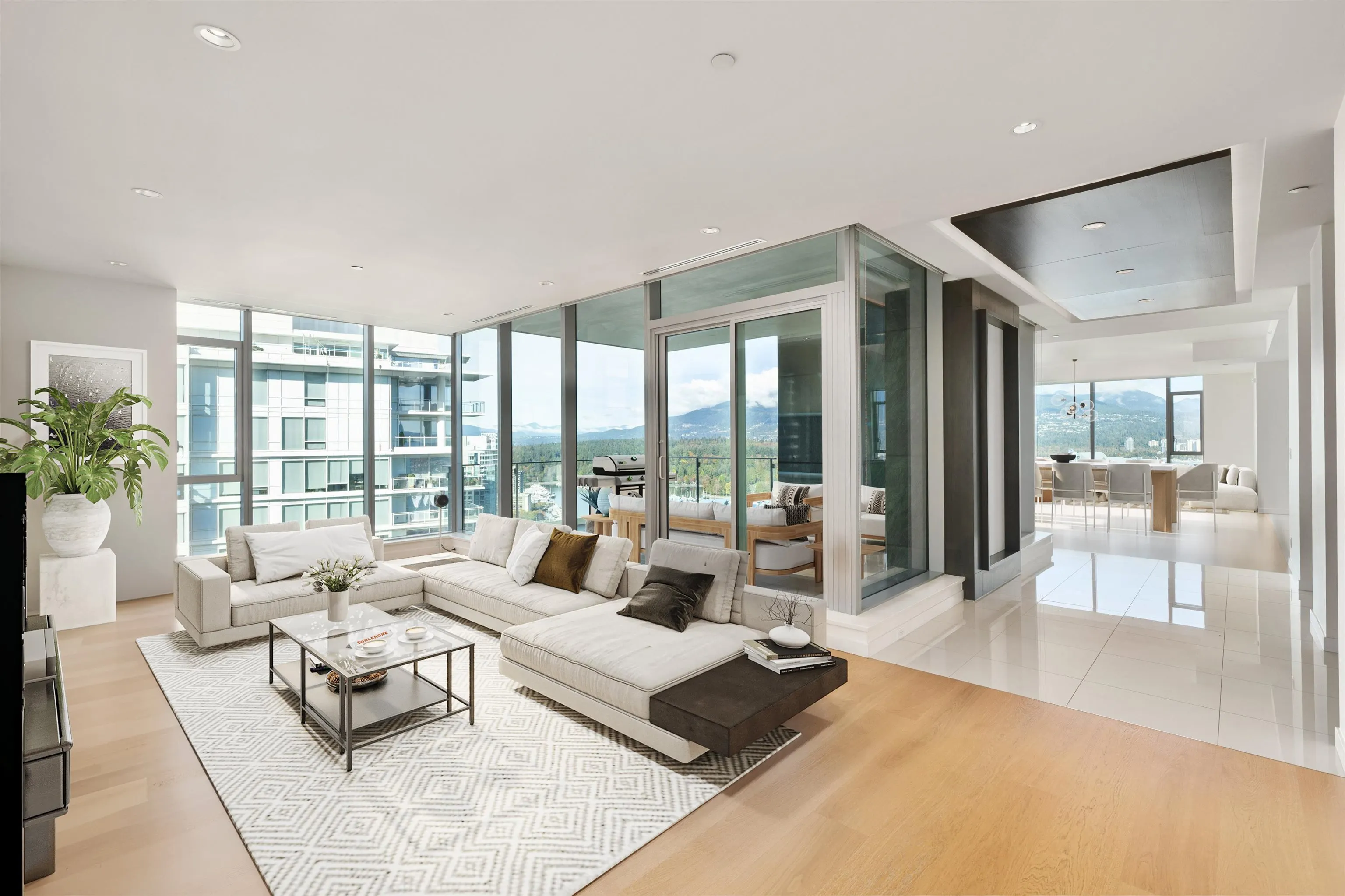 2601 277 Thurlow Street