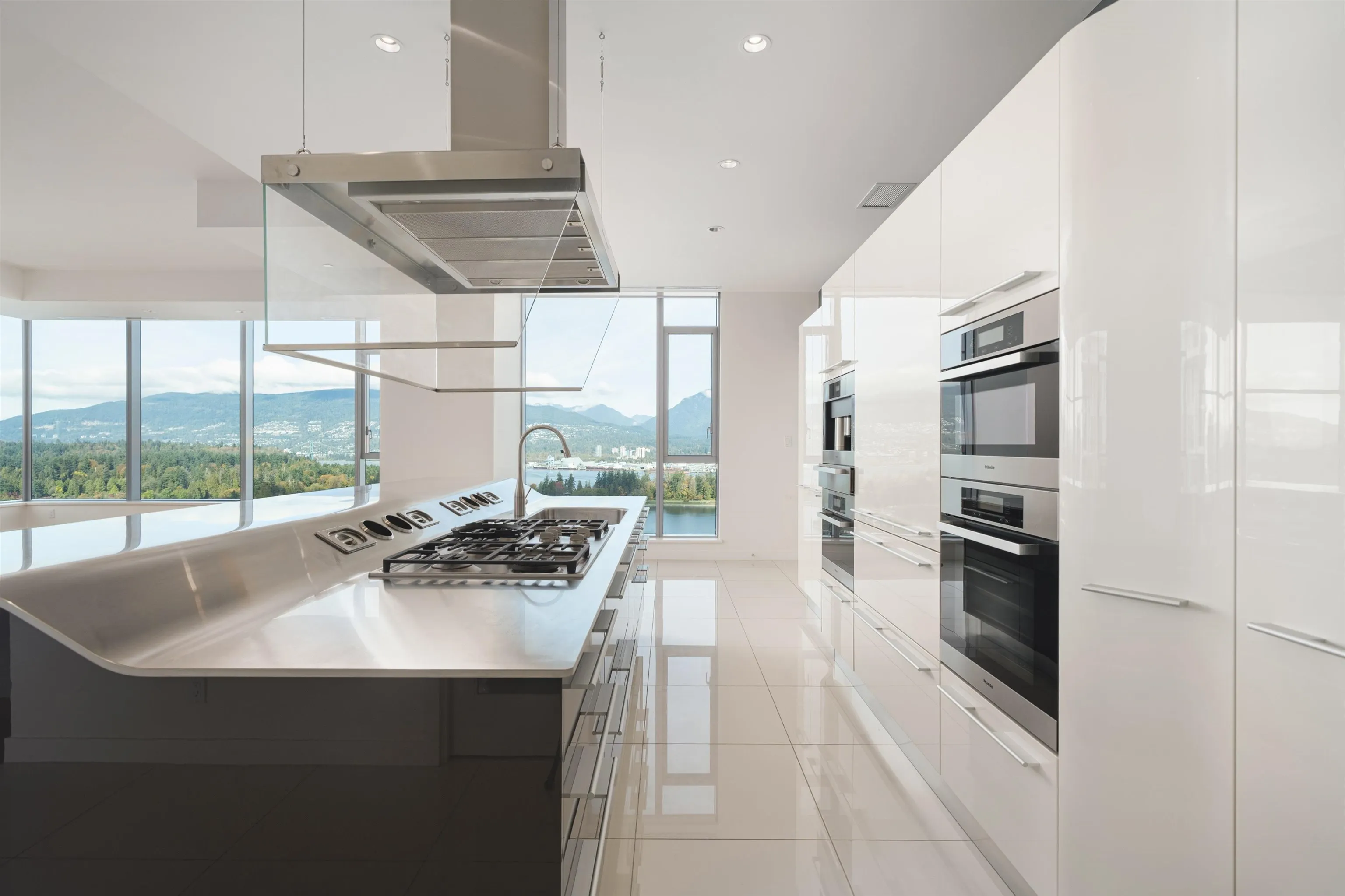 2601 277 Thurlow Street