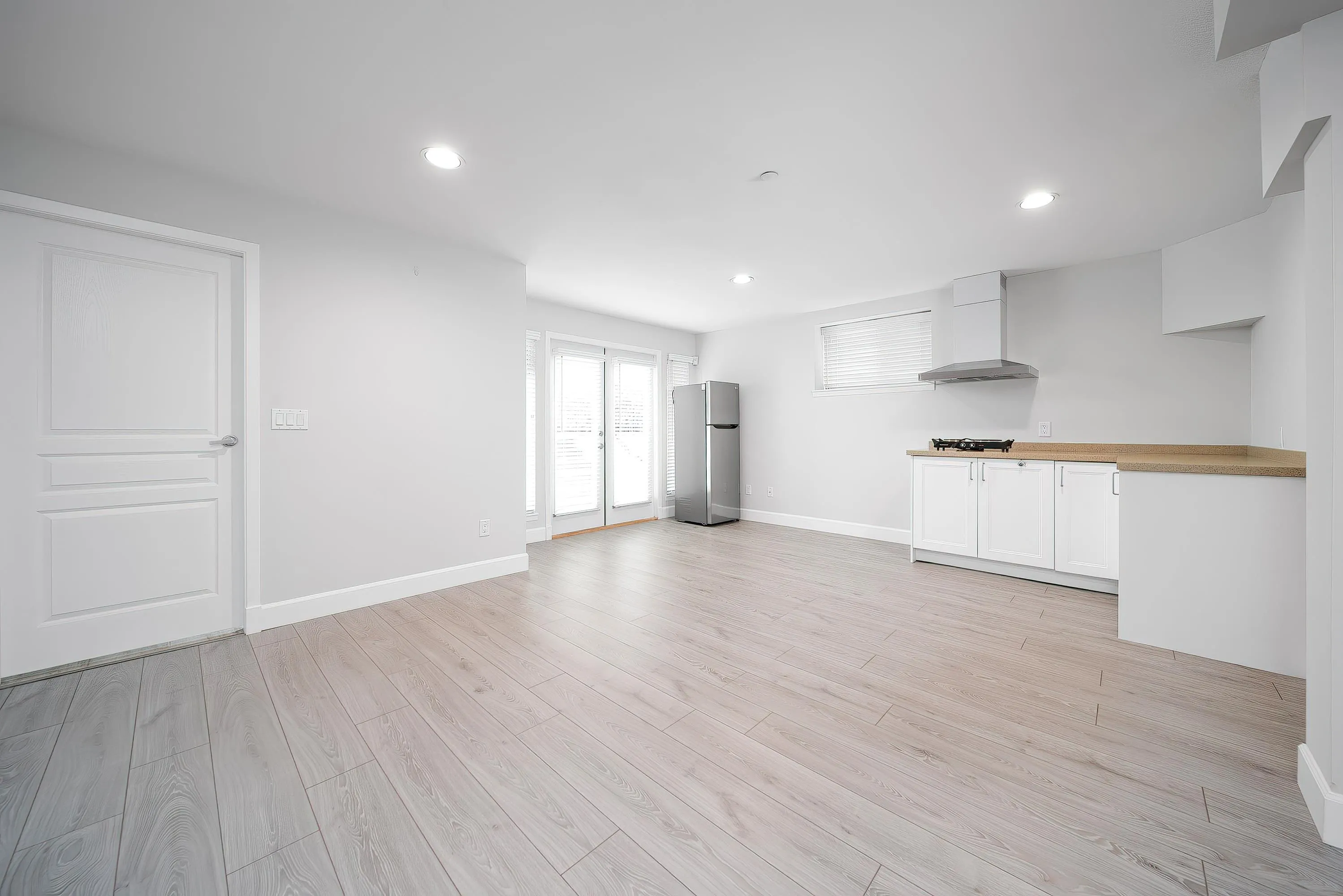 2716 W 37th Avenue