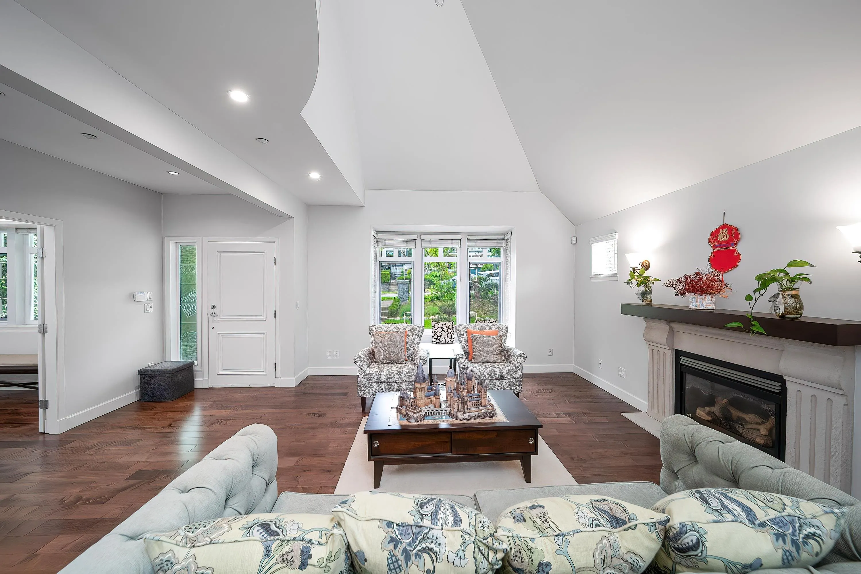 2716 W 37th Avenue