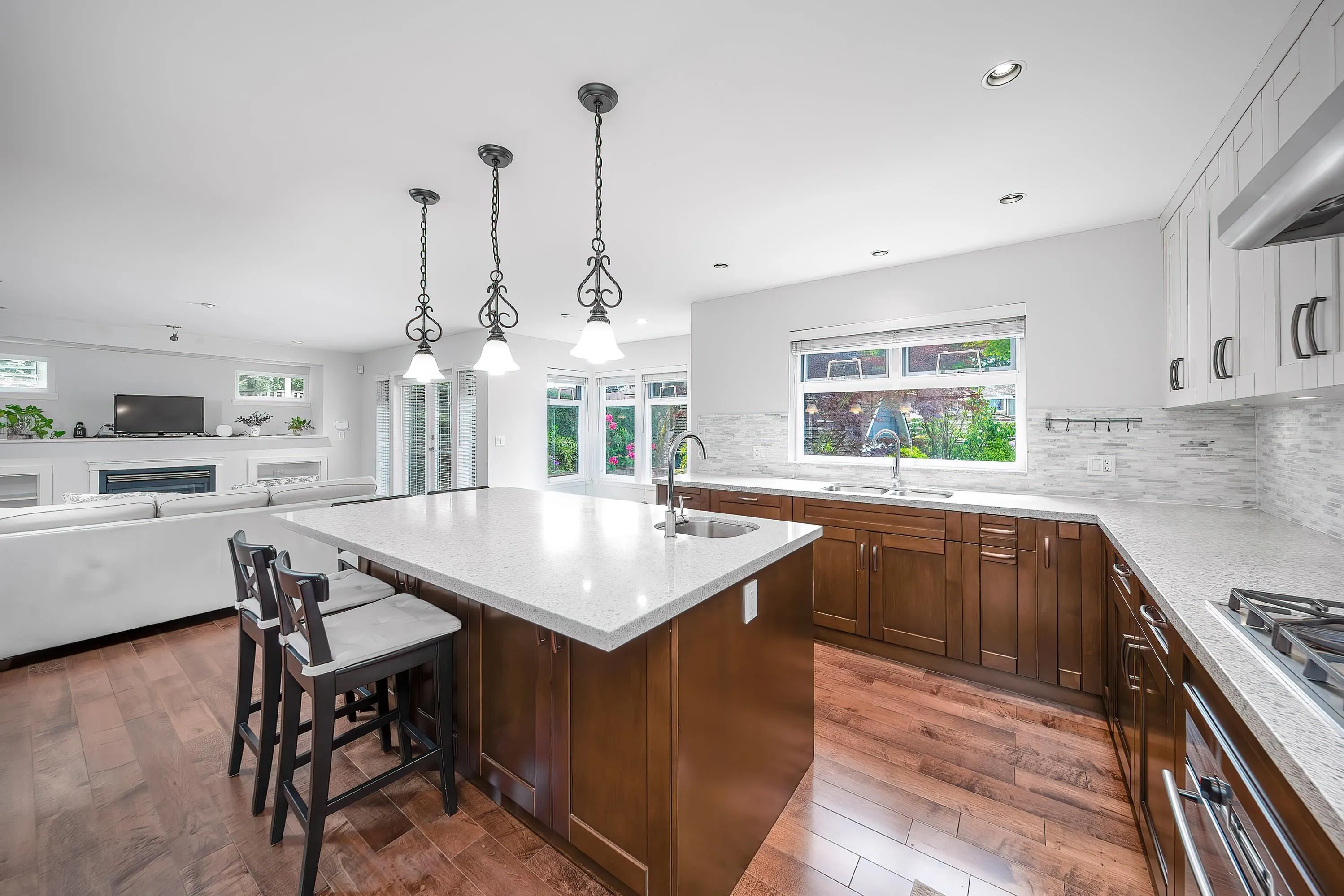 2716 W 37th Avenue