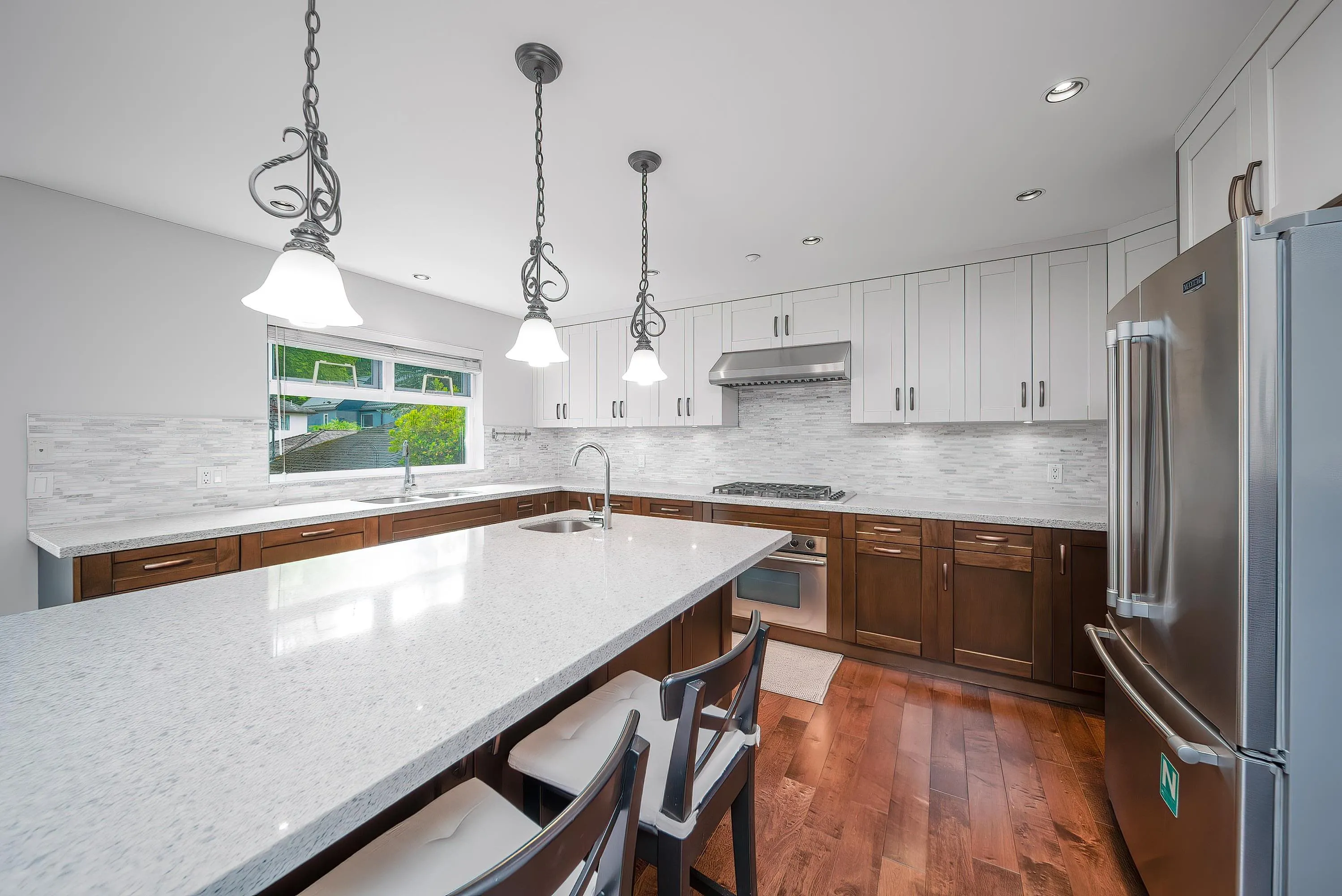 2716 W 37th Avenue