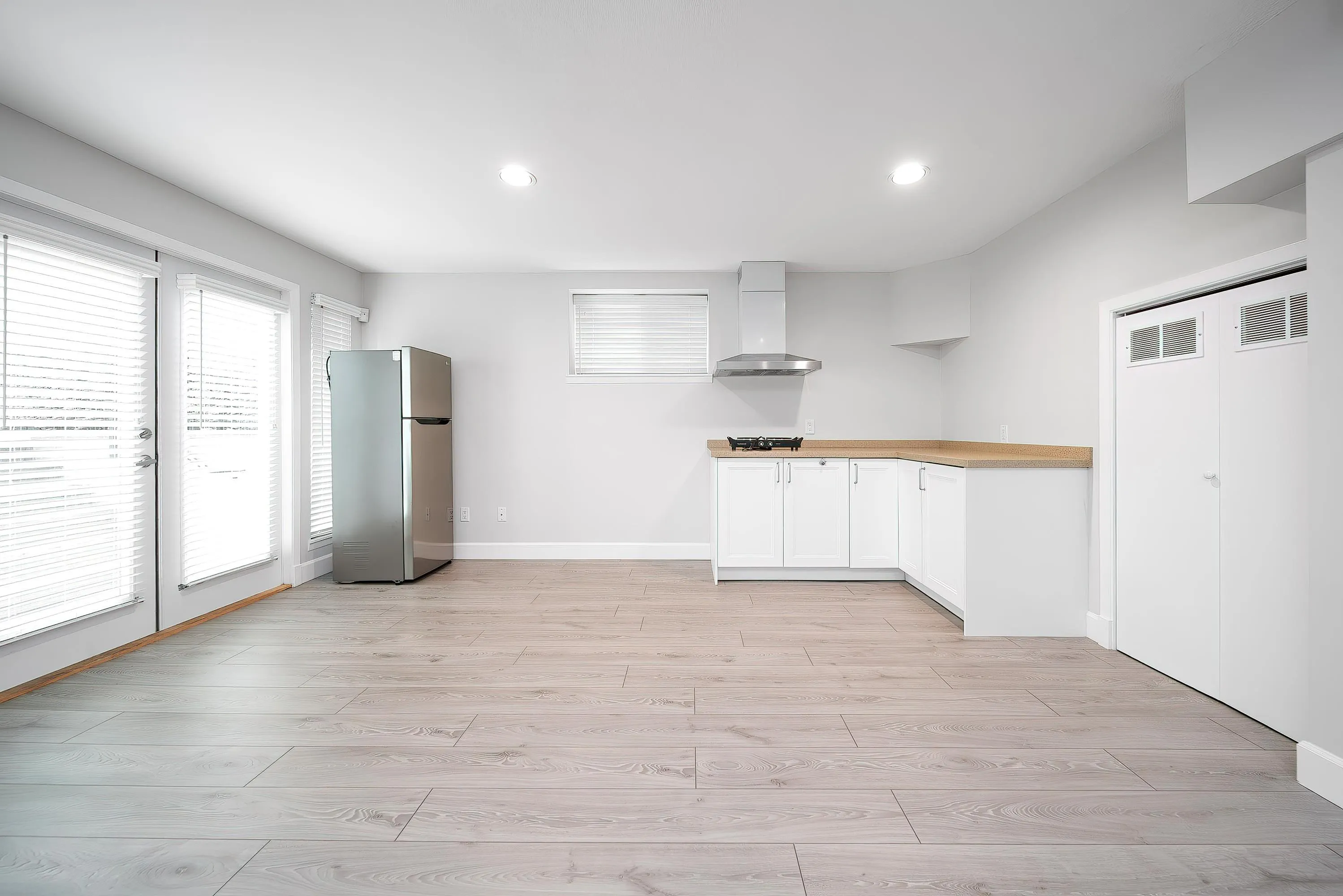 2716 W 37th Avenue