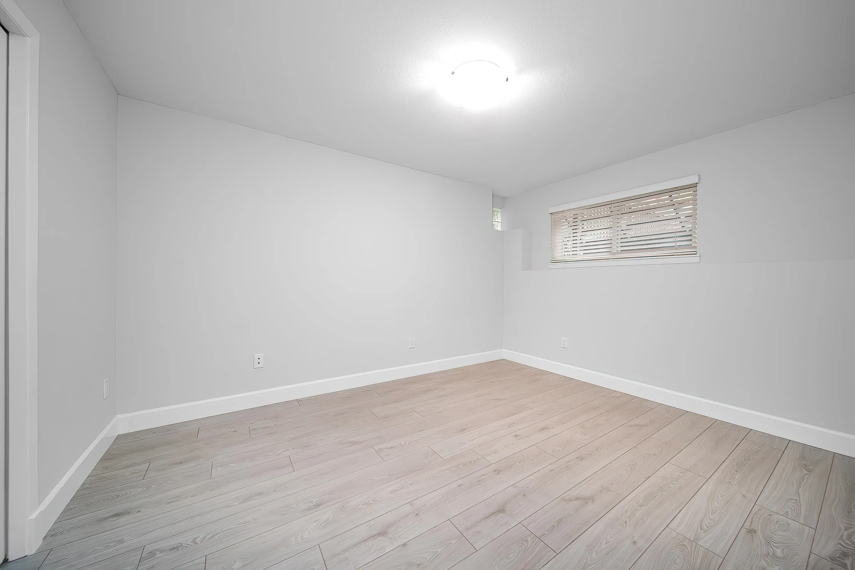 2716 W 37th Avenue