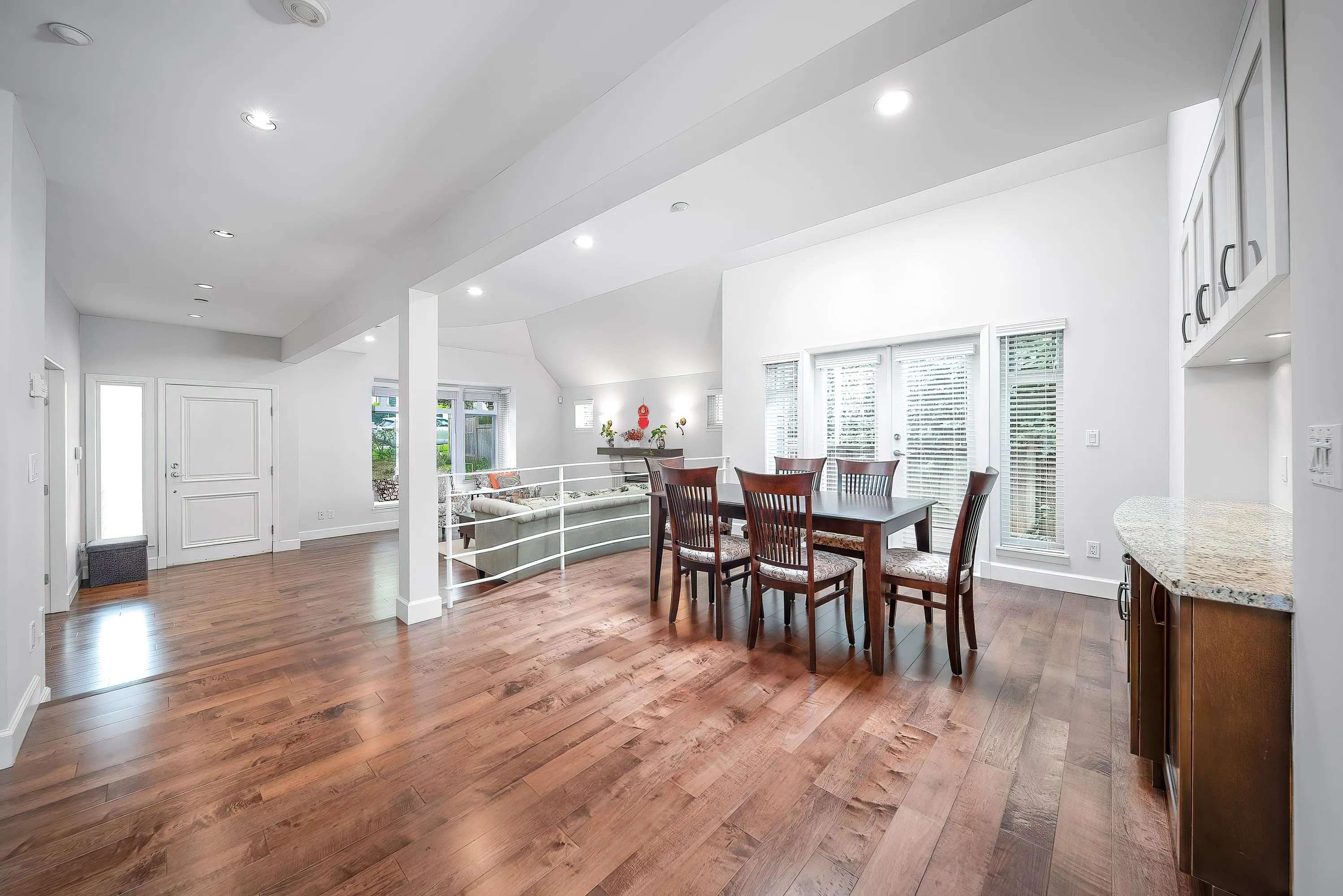2716 W 37th Avenue