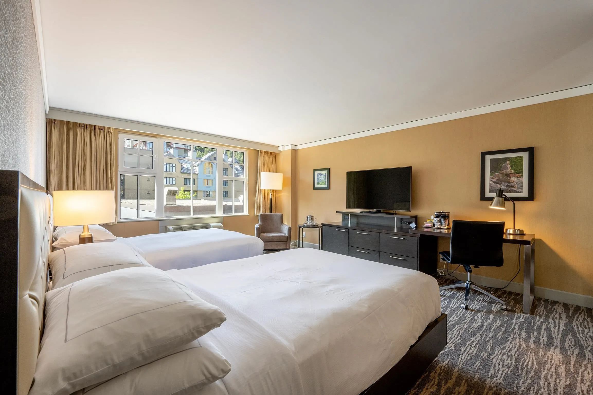 210/212 4050 Whistler Way